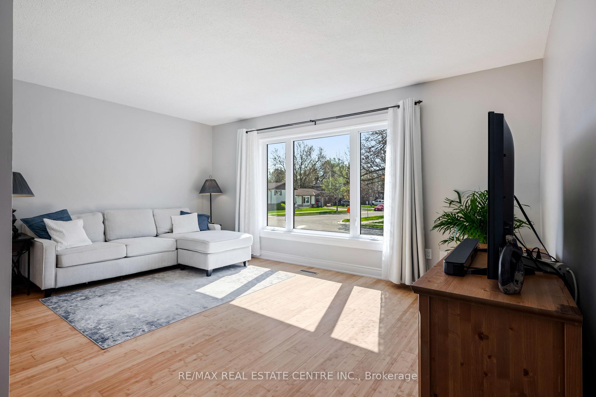 Photo 10 of 83 Highland Drive, Orangeville — HOMEH