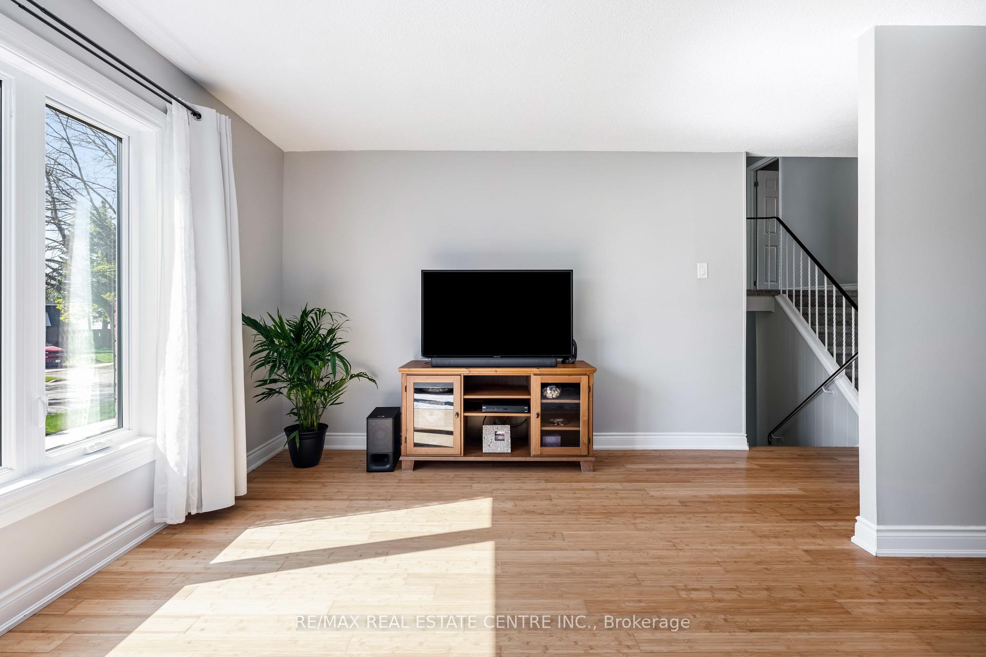 Photo 11 of 83 Highland Drive, Orangeville — HOMEH