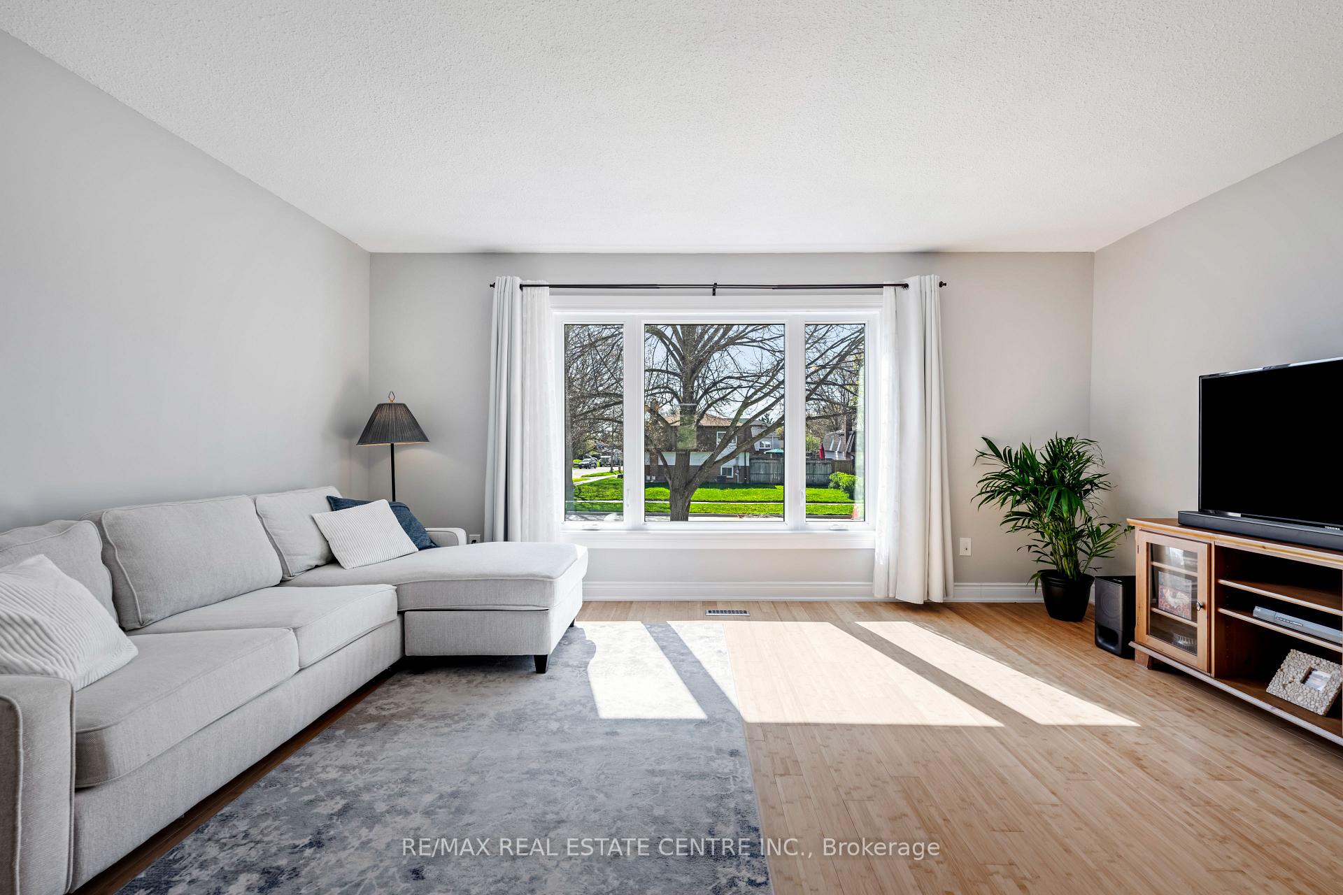 Photo 12 of 83 Highland Drive, Orangeville — HOMEH
