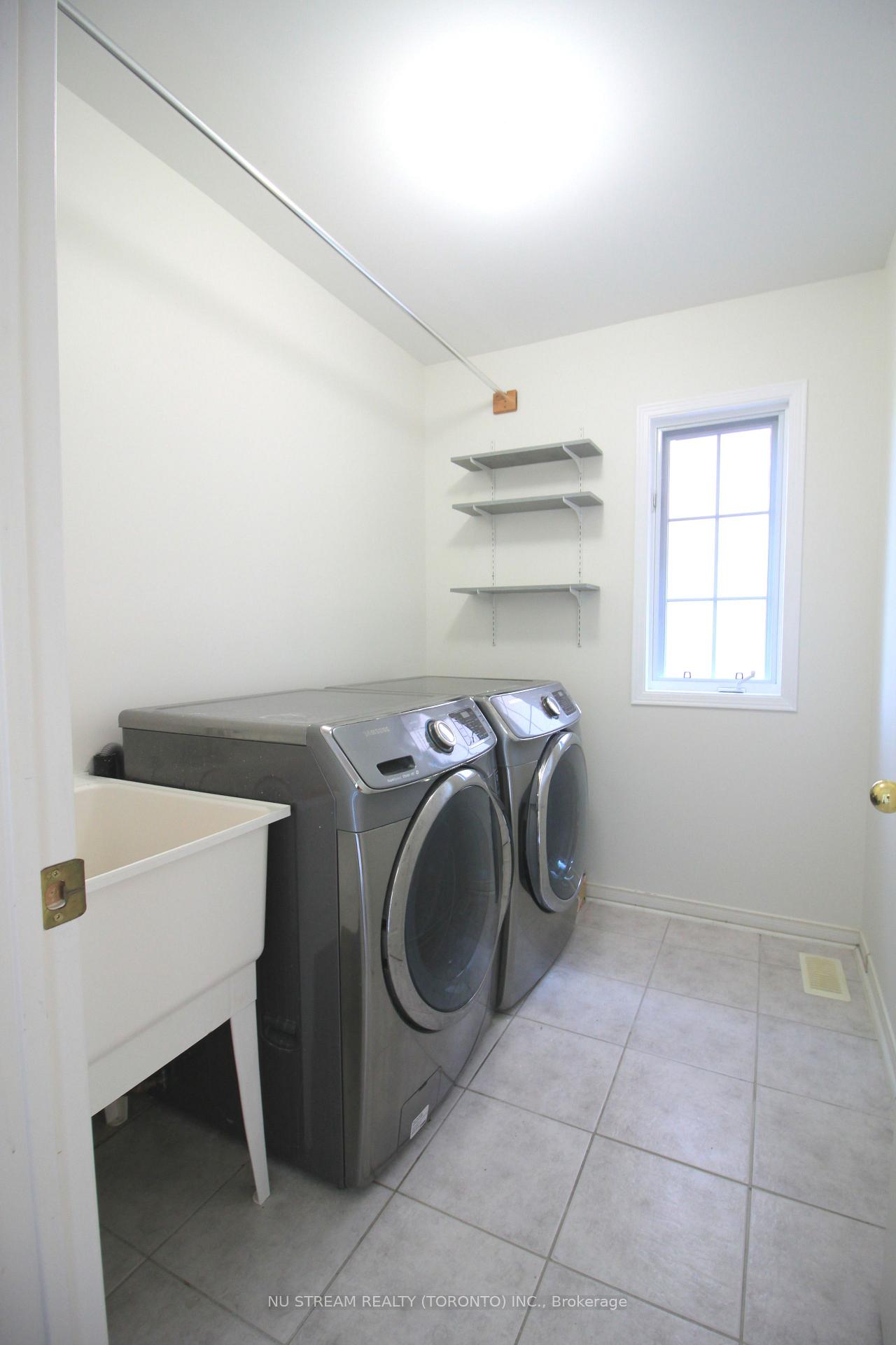 Photo 4 of 249 Madison Heights Boulevard, Markham, Berczy — HOMEH