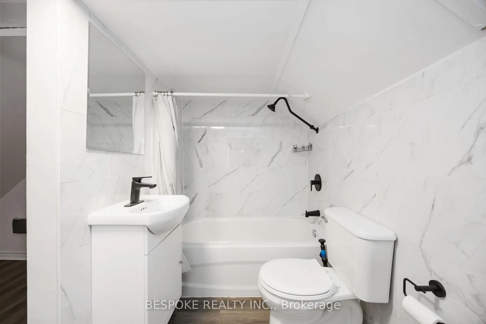 Photo 24 of Unit Unit 4, 140 Elgin Street E, Oshawa, O'Neill — HOMEH