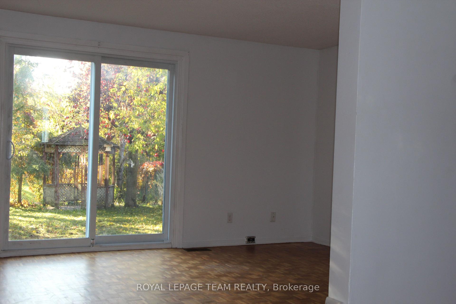 Photo 3 of 322 Des Epinettes Avenue, Ottawa, Queenswood Heights South — HOMEH