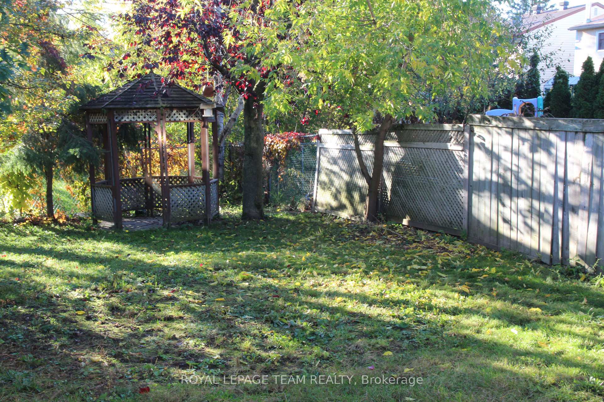 Photo 23 of 322 Des Epinettes Avenue, Ottawa, Queenswood Heights South — HOMEH