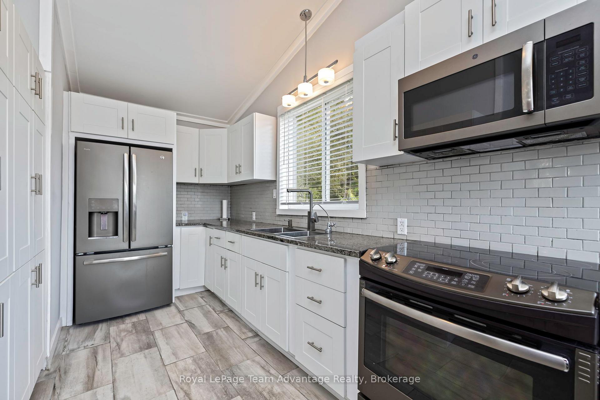 Photo 21 of 2046 Riverside Drive, Parry Sound Remote Area, Wallbridge — HOMEH