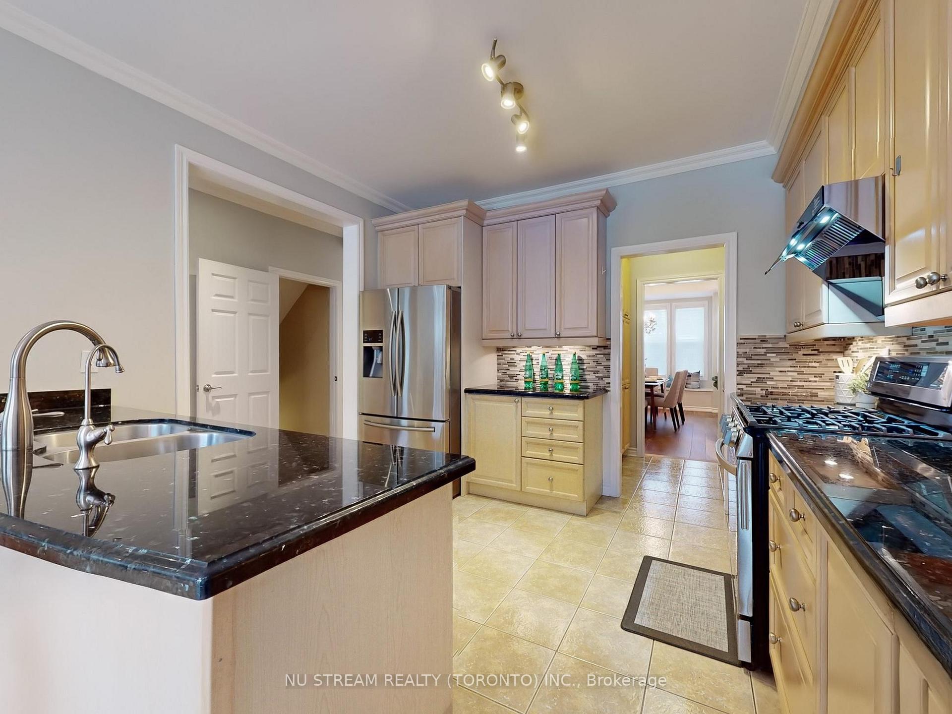 Photo 15 of 26 Woodgrove Trail, Markham, Angus Glen — HOMEH