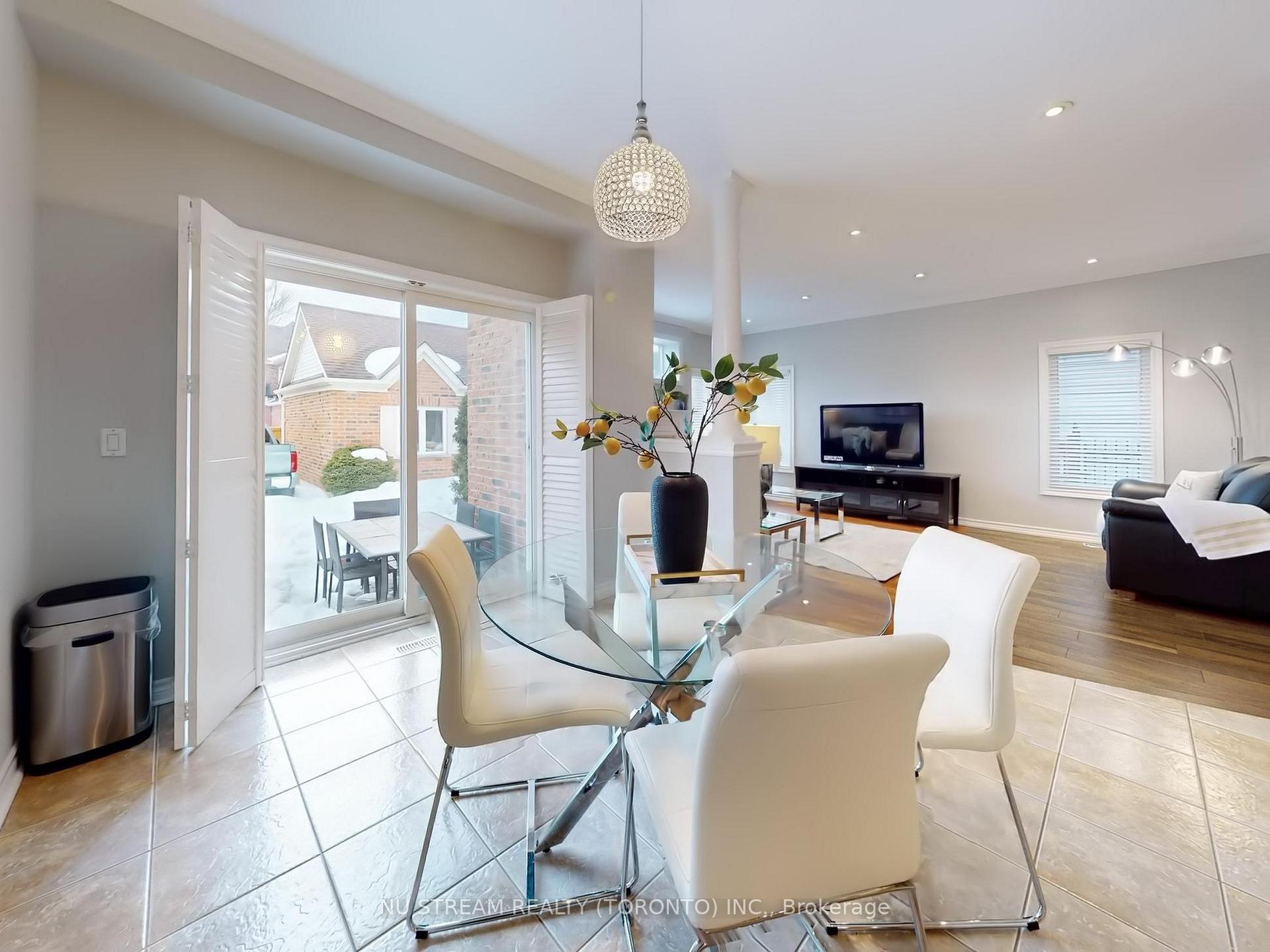 Photo 18 of 26 Woodgrove Trail, Markham, Angus Glen — HOMEH