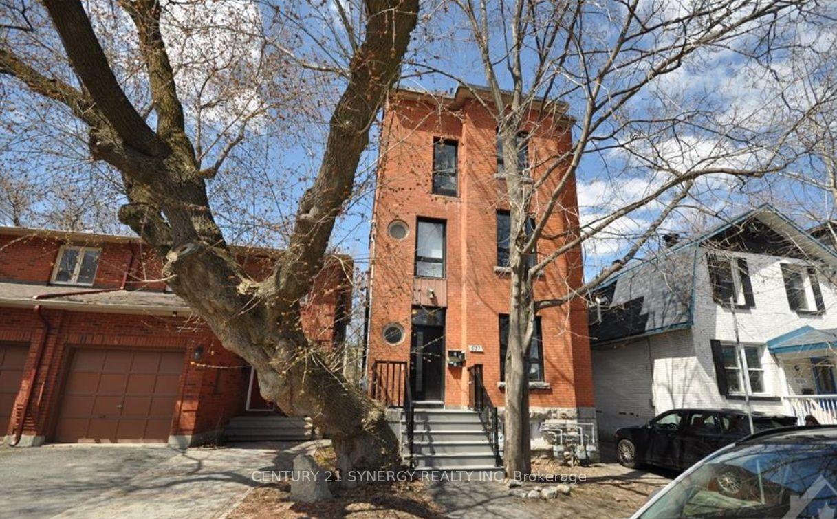 Front of Unit 1A, 571 Mcleod Street