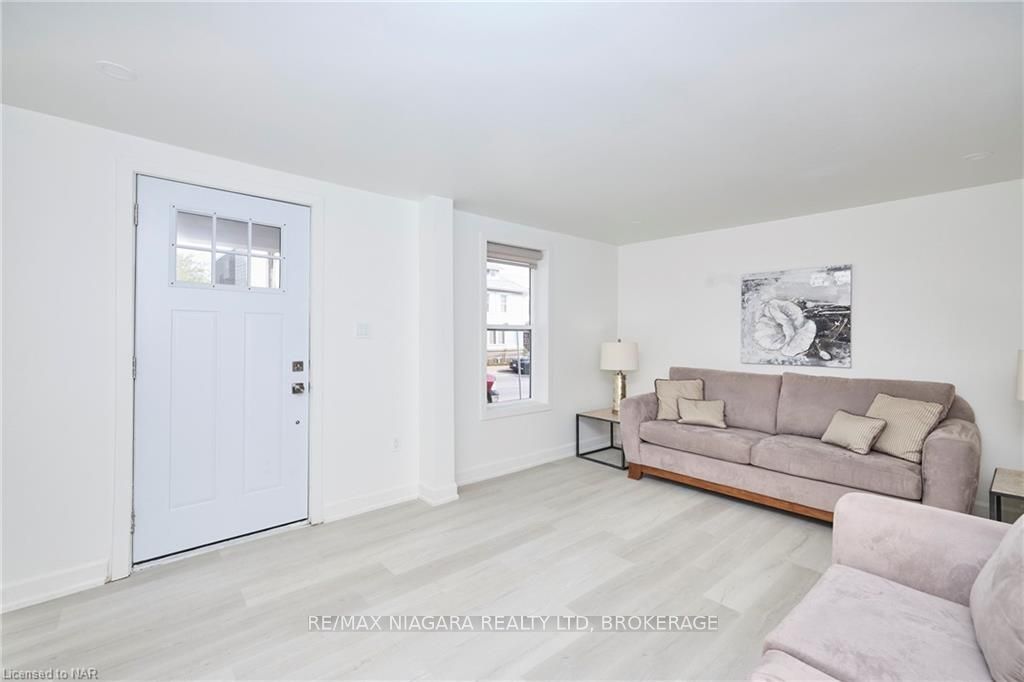Photo 5 of Unit Main, 16 Highway 20 W, Pelham, Fonthill — HOMEH