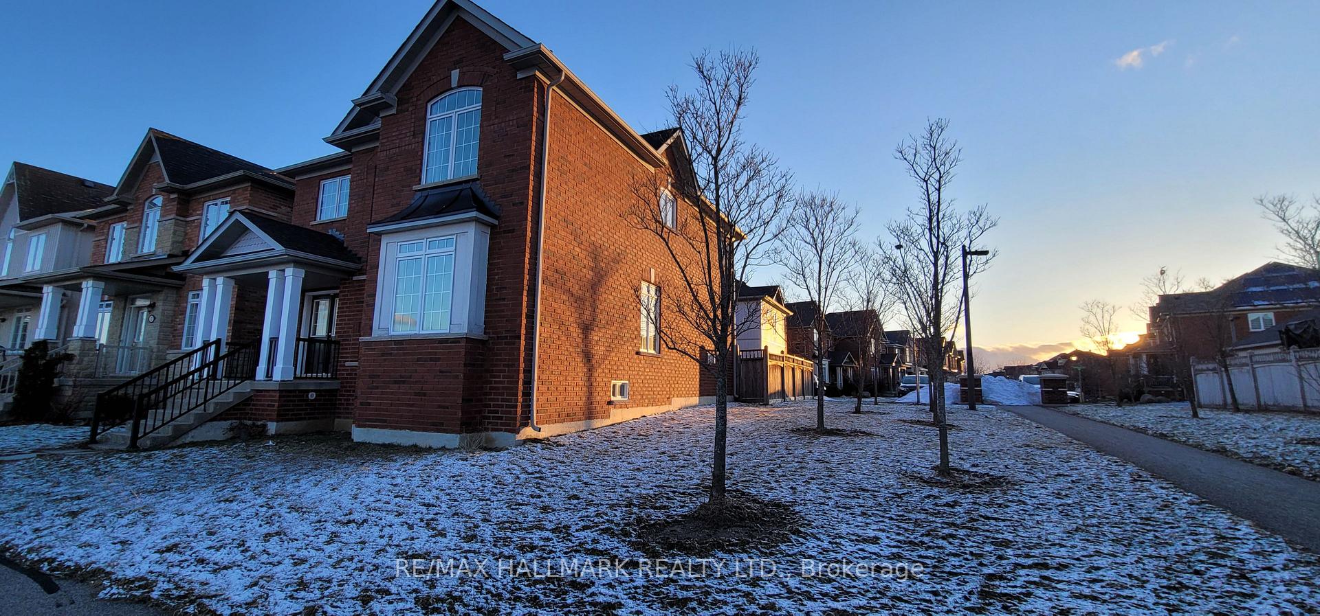 Photo 2 of 15 Oakmoor Lane, Markham, Cornell — HOMEH