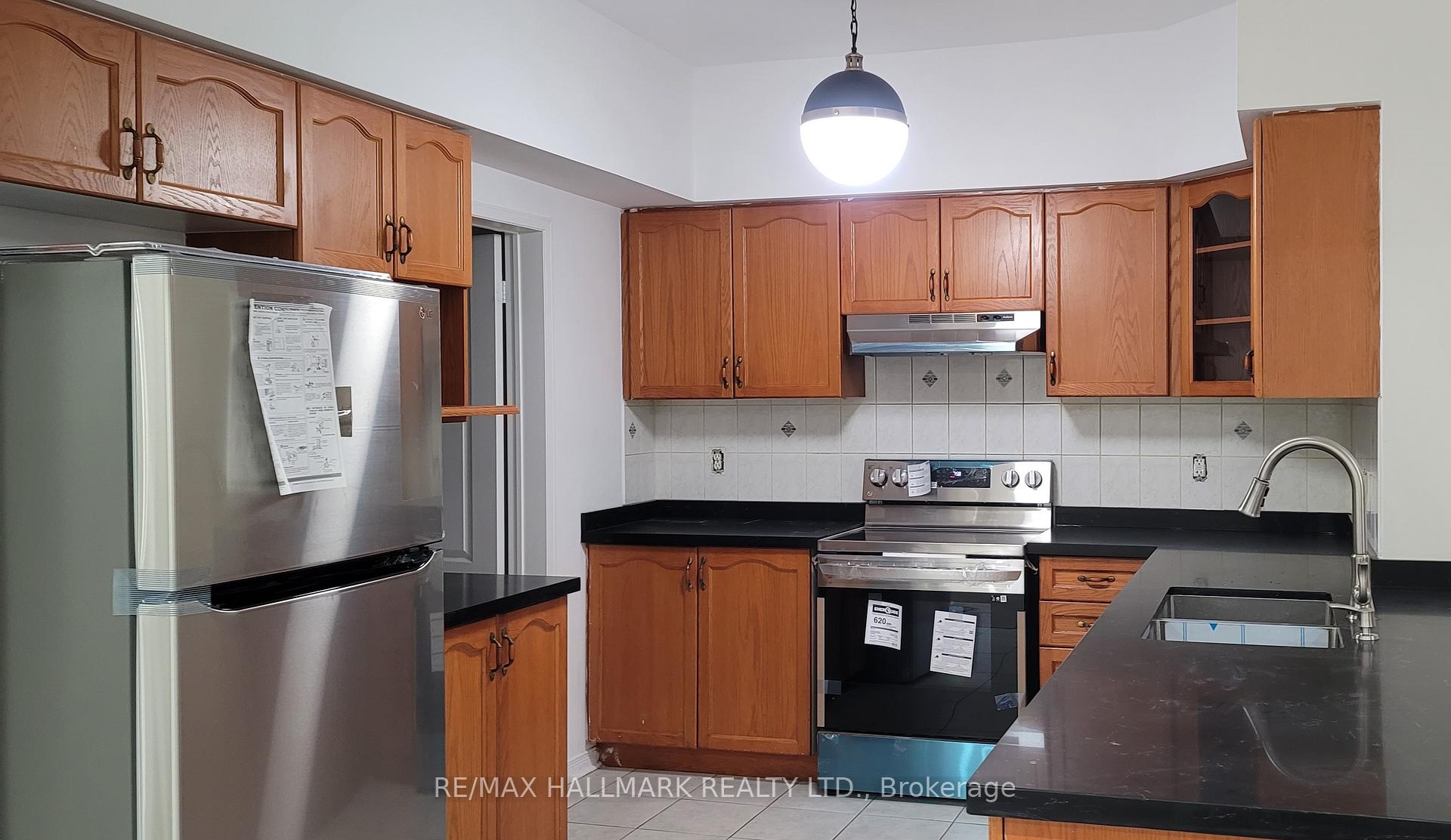 Photo 4 of 15 Oakmoor Lane, Markham, Cornell — HOMEH