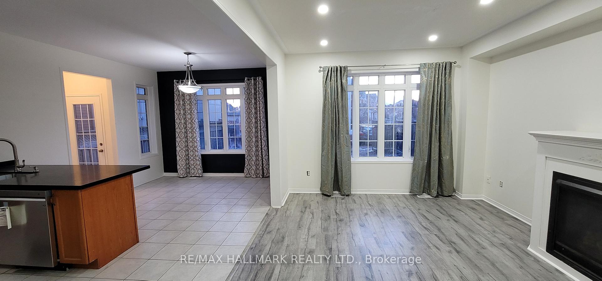 Photo 5 of 15 Oakmoor Lane, Markham, Cornell — HOMEH