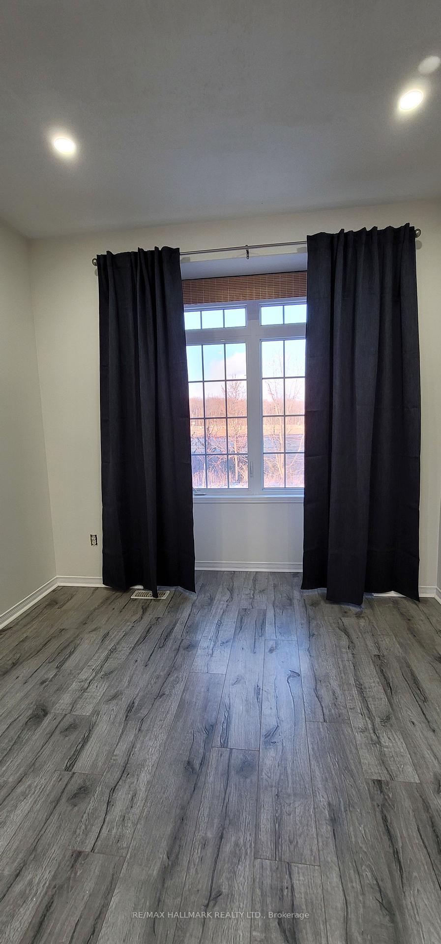Photo 16 of 15 Oakmoor Lane, Markham, Cornell — HOMEH