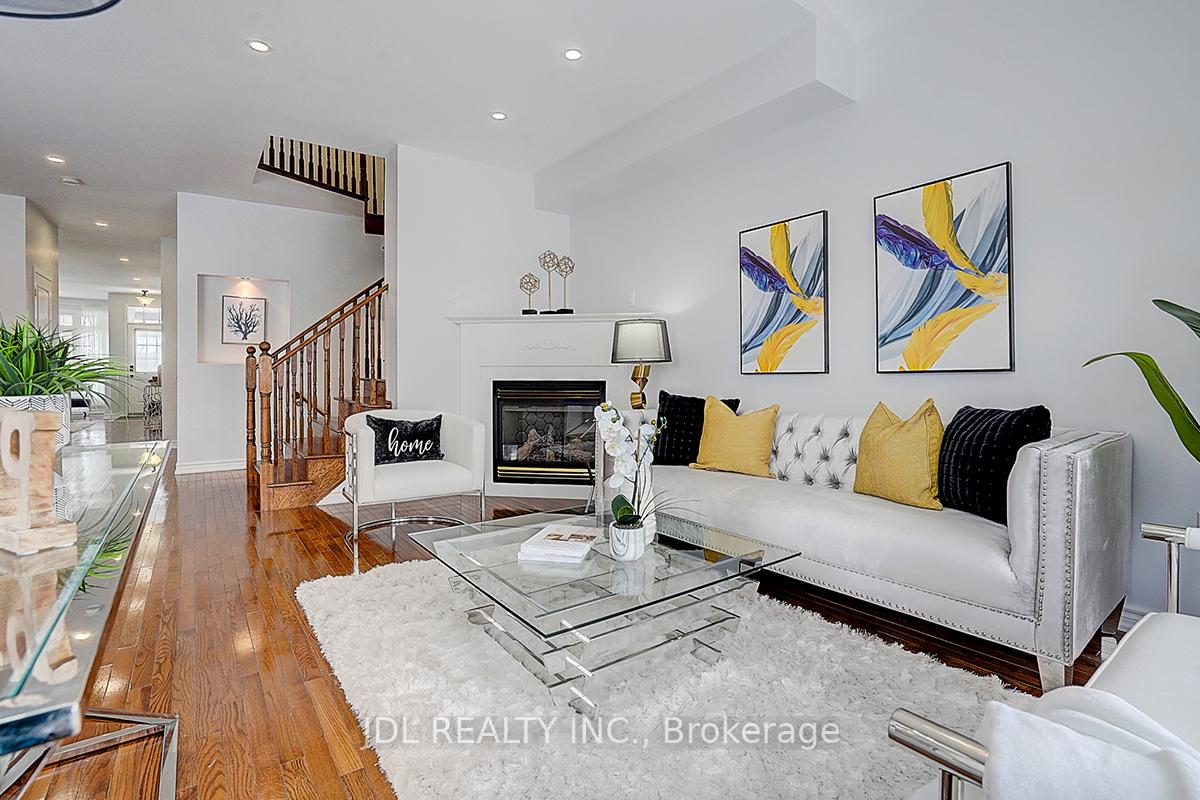 Photo 3 of 125 Goldenwood Crescent, Markham, Greensborough — HOMEH