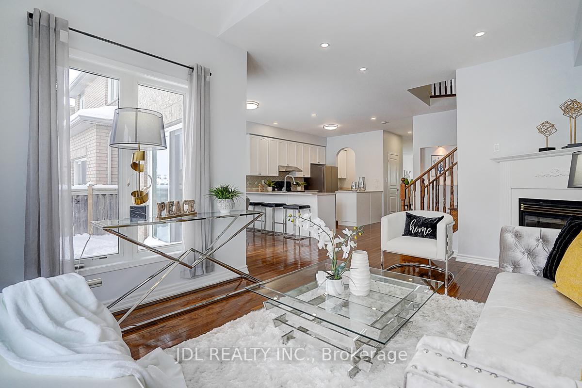 Photo 4 of 125 Goldenwood Crescent, Markham, Greensborough — HOMEH