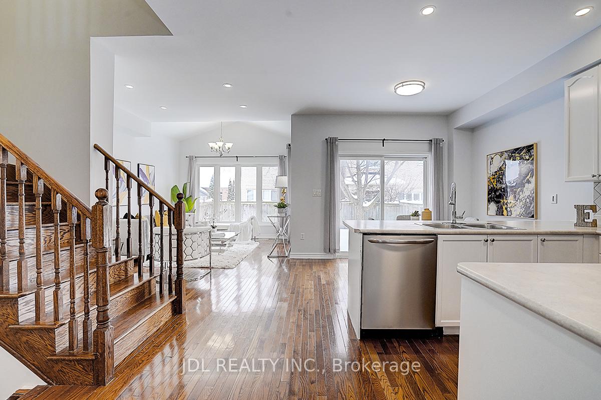 Photo 7 of 125 Goldenwood Crescent, Markham, Greensborough — HOMEH