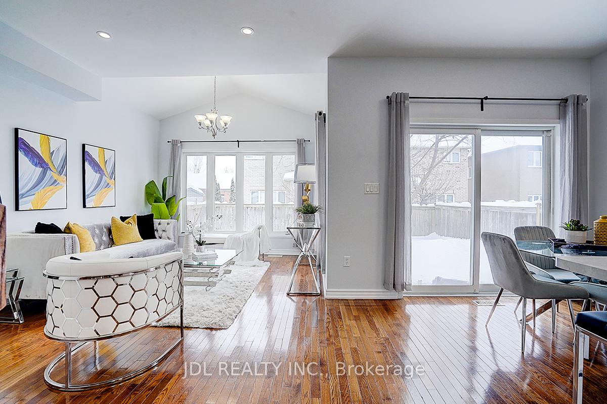 Photo 8 of 125 Goldenwood Crescent, Markham, Greensborough — HOMEH