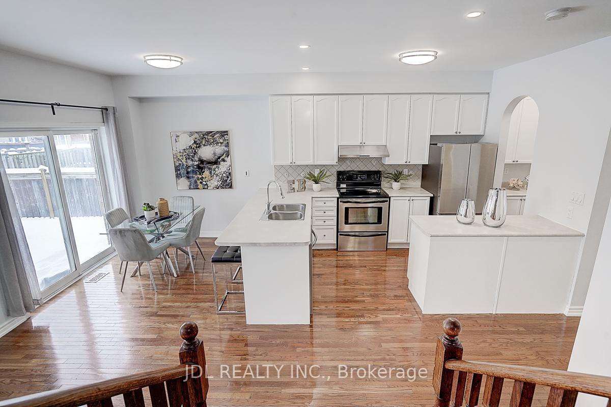 Photo 9 of 125 Goldenwood Crescent, Markham, Greensborough — HOMEH