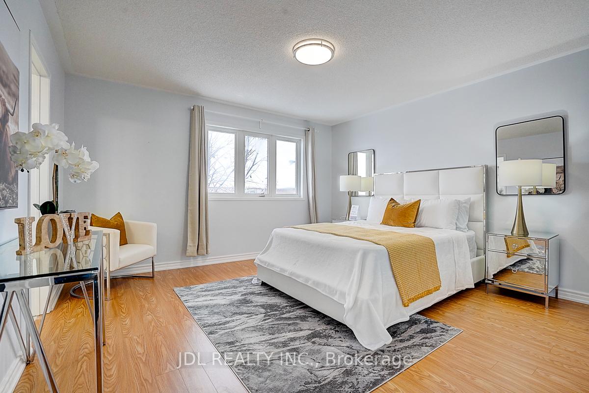 Photo 12 of 125 Goldenwood Crescent, Markham, Greensborough — HOMEH