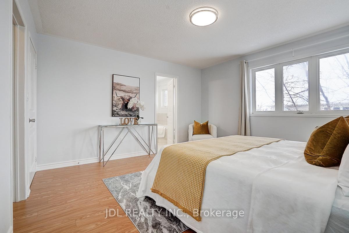 Photo 13 of 125 Goldenwood Crescent, Markham, Greensborough — HOMEH