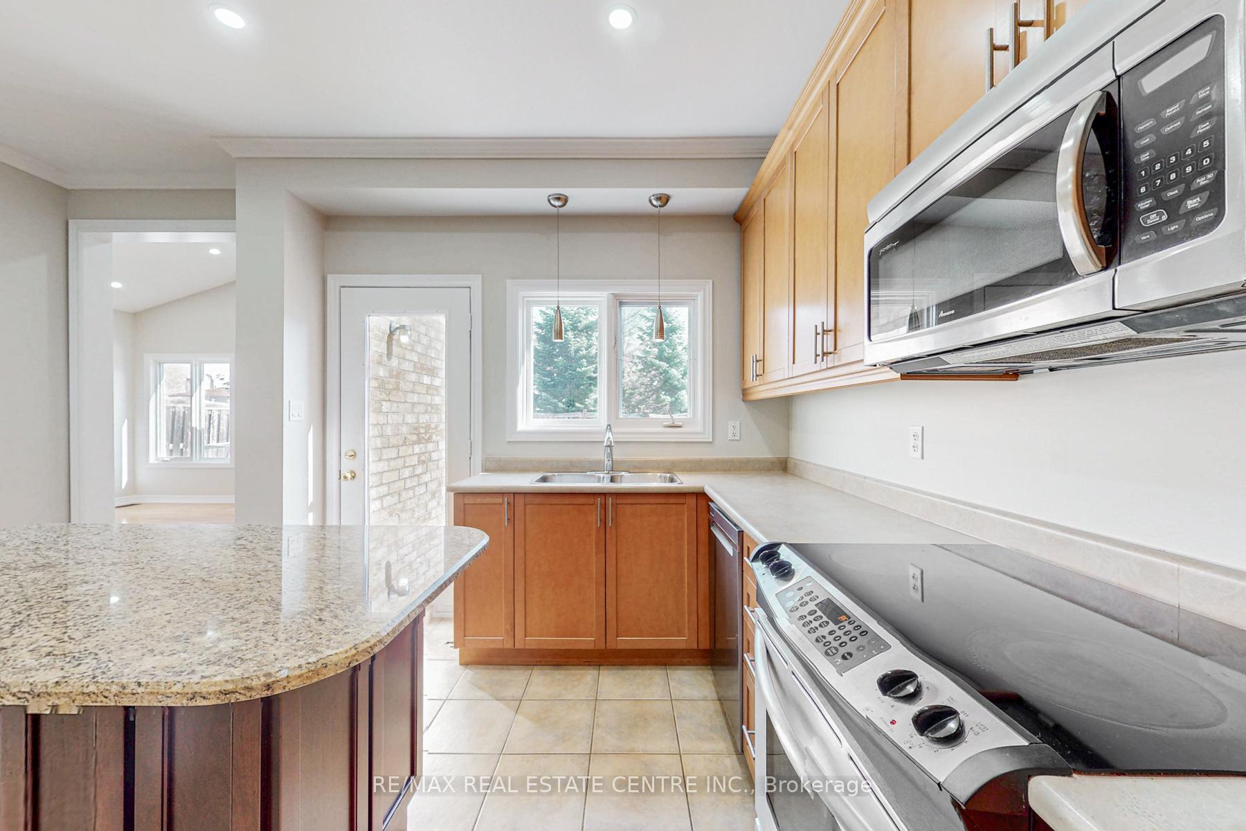 Photo 13 of 495 Willmott Crescent, Milton, Clarke — HOMEH