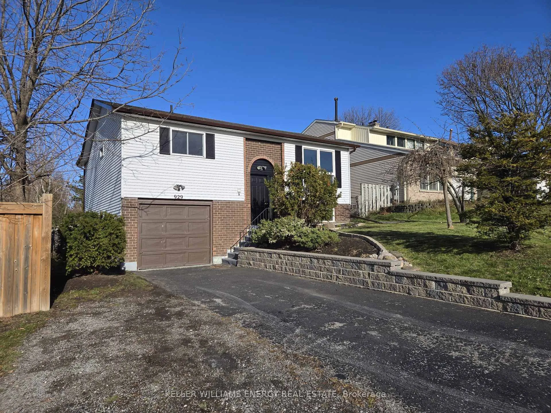 Front of Unit Upper, 929 Southdown Drive