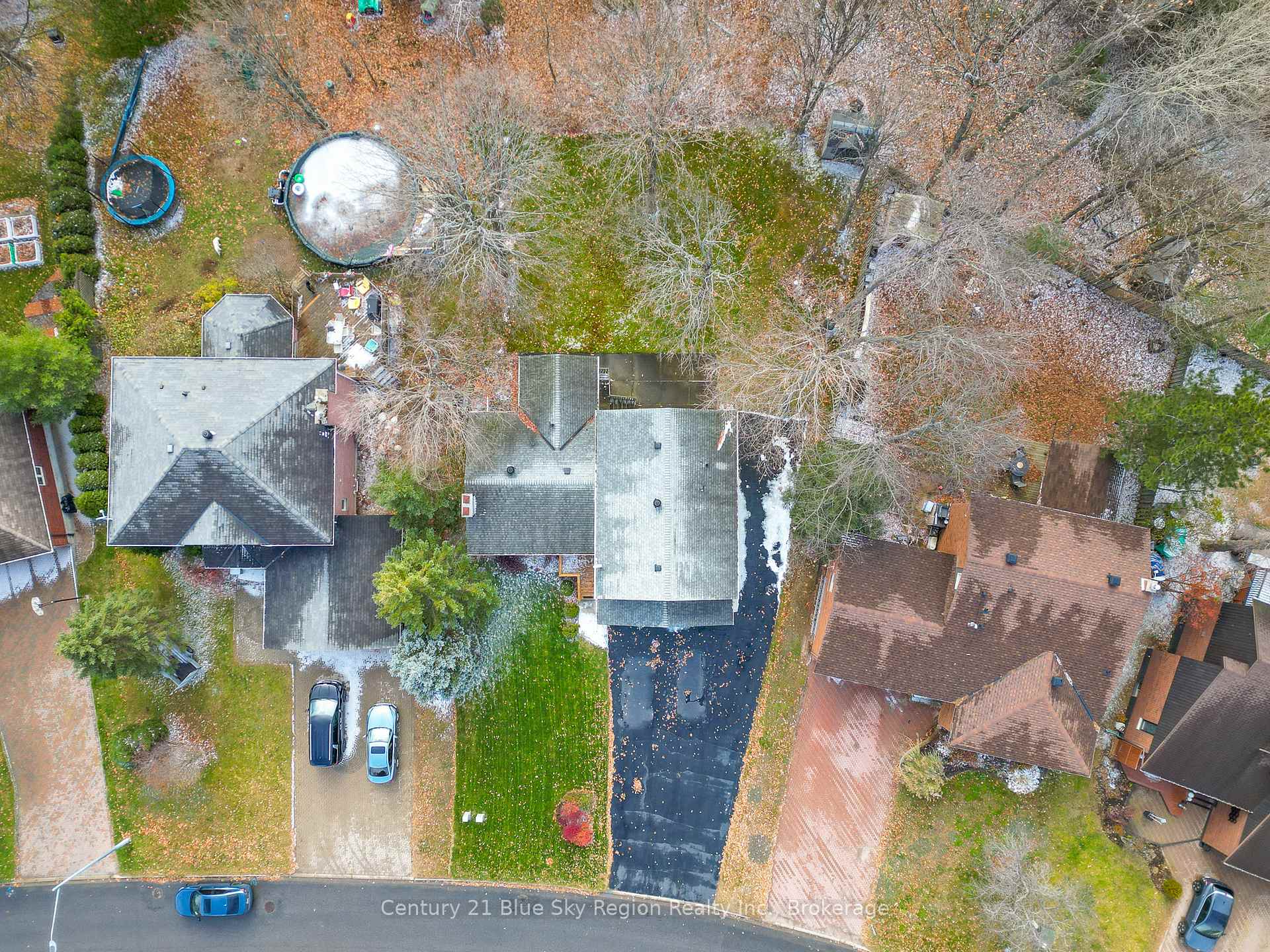 Photo 3 of 341 Pearce Street, North Bay, Airport — HOMEH