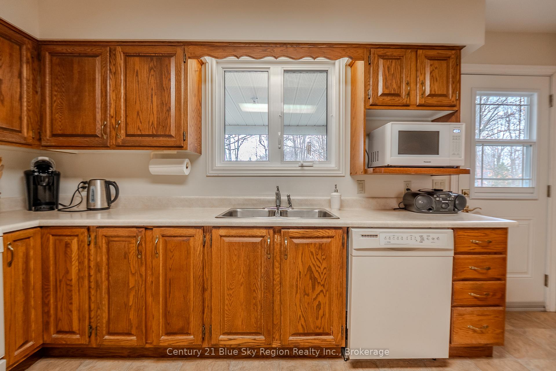 Photo 8 of 341 Pearce Street, North Bay, Airport — HOMEH