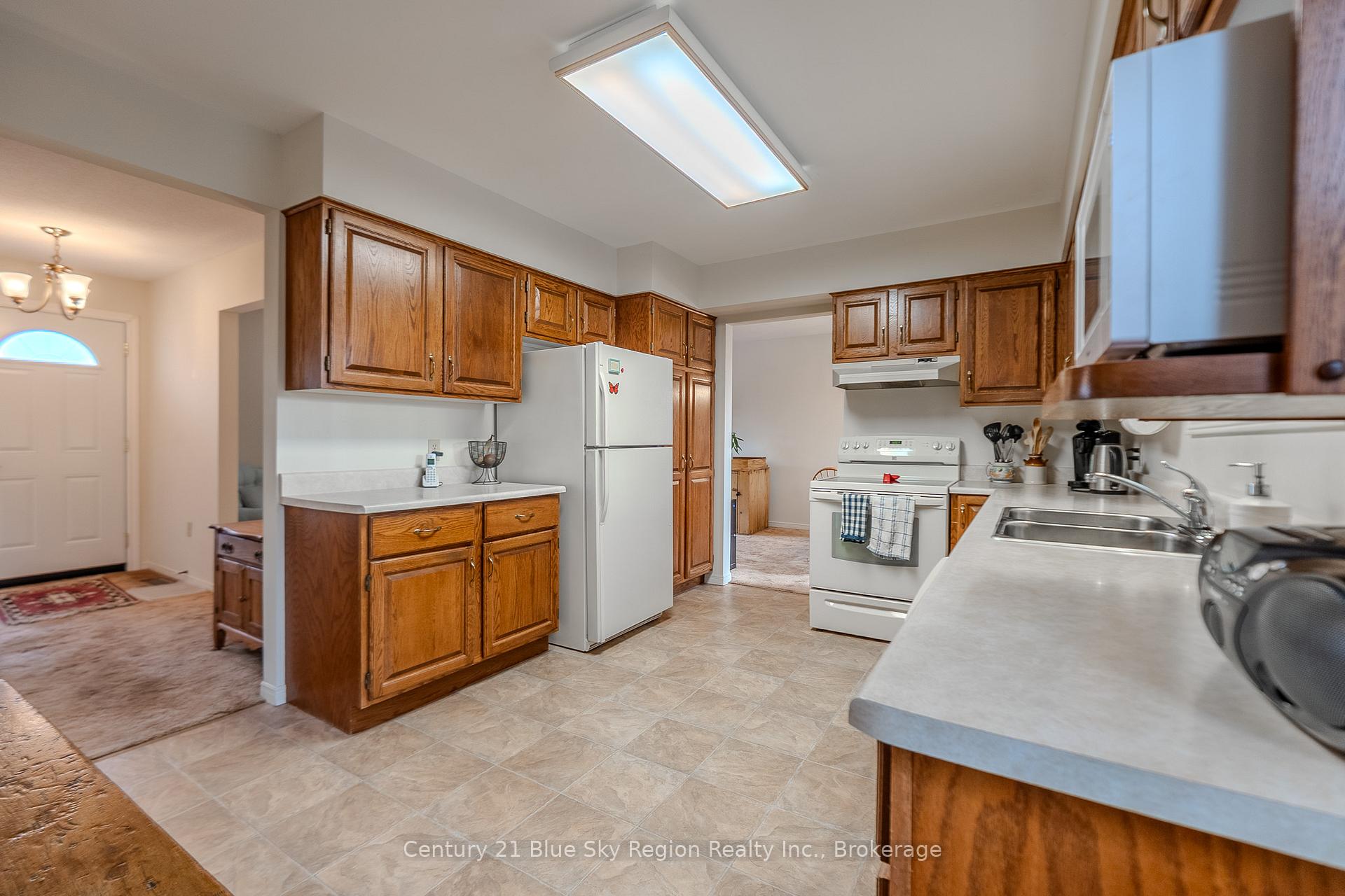 Photo 9 of 341 Pearce Street, North Bay, Airport — HOMEH