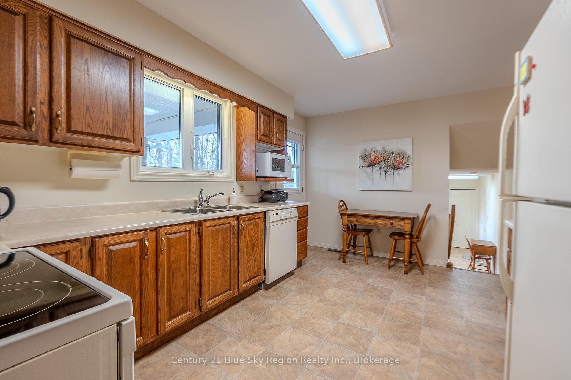 Photo 10 of 341 Pearce Street, North Bay, Airport — HOMEH