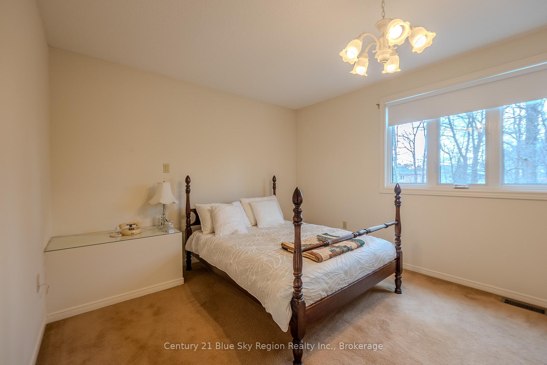 Photo 15 of 341 Pearce Street, North Bay, Airport — HOMEH