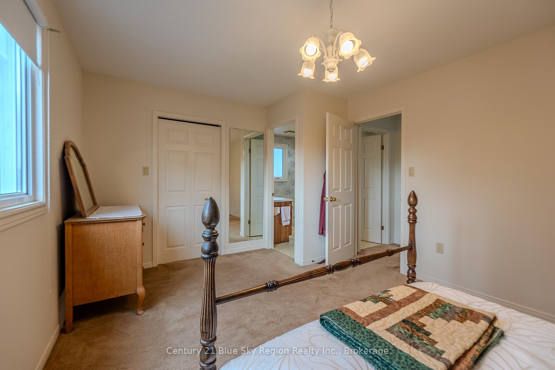 Photo 17 of 341 Pearce Street, North Bay, Airport — HOMEH