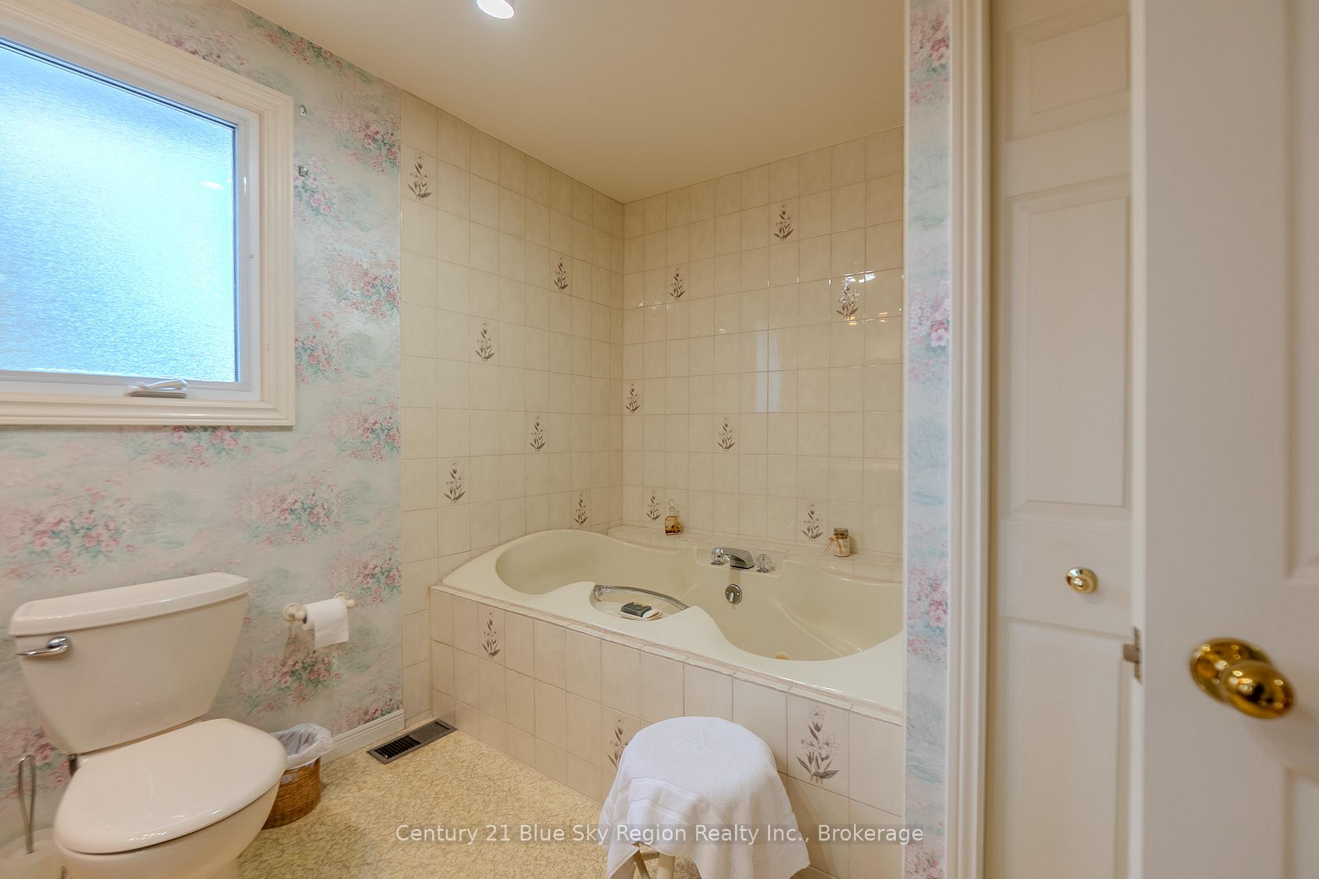 Photo 19 of 341 Pearce Street, North Bay, Airport — HOMEH