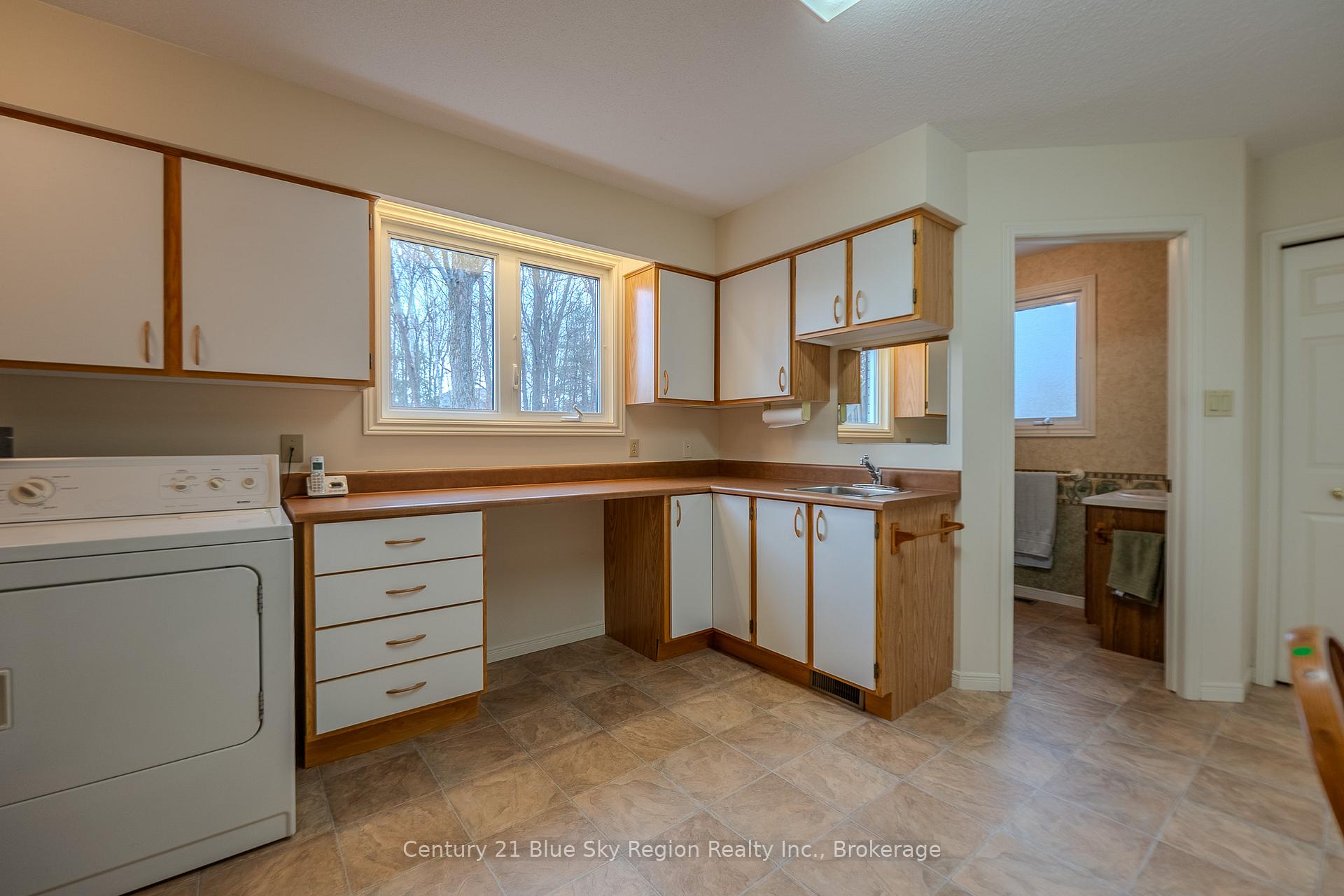 Photo 24 of 341 Pearce Street, North Bay, Airport — HOMEH