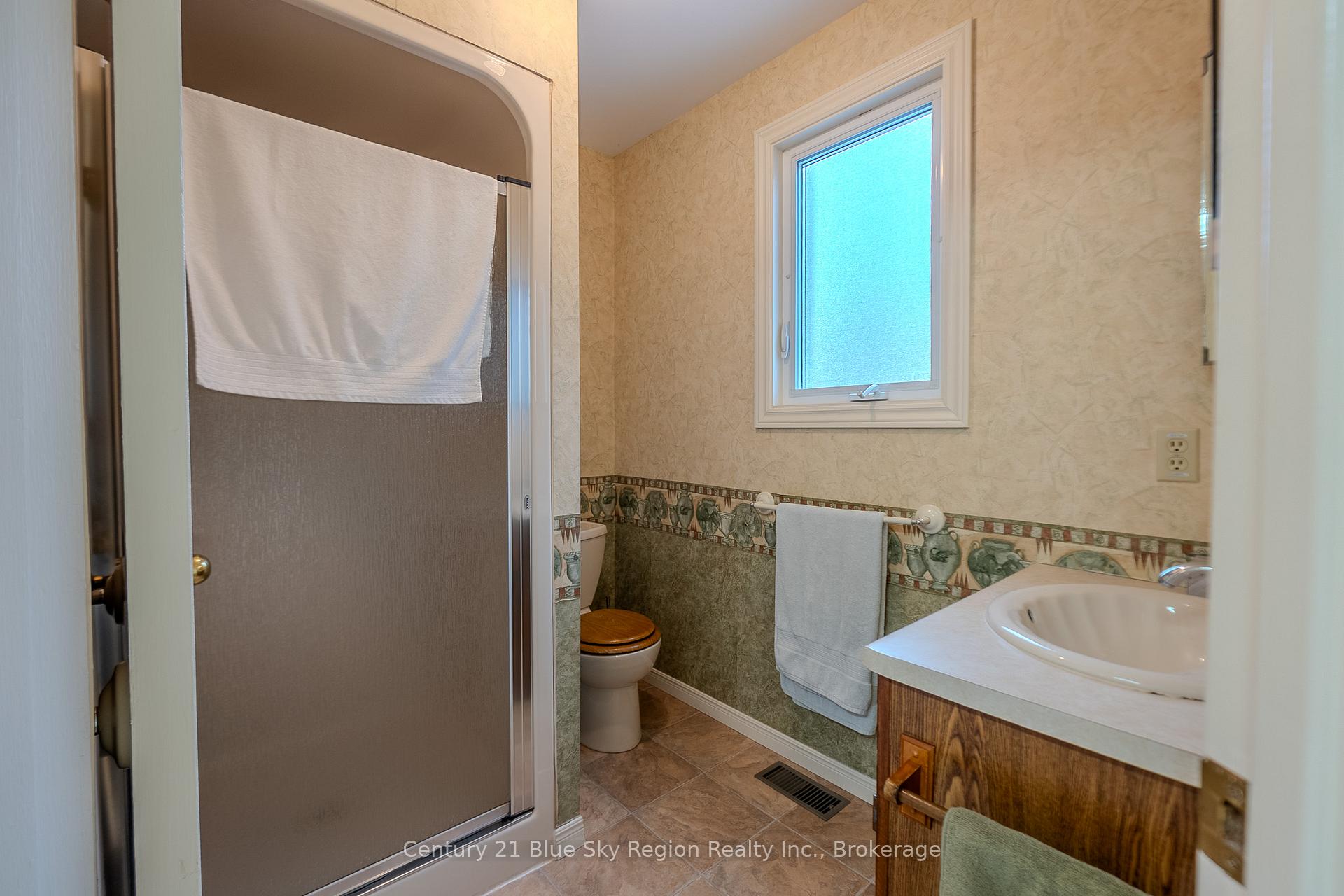 Photo 26 of 341 Pearce Street, North Bay, Airport — HOMEH