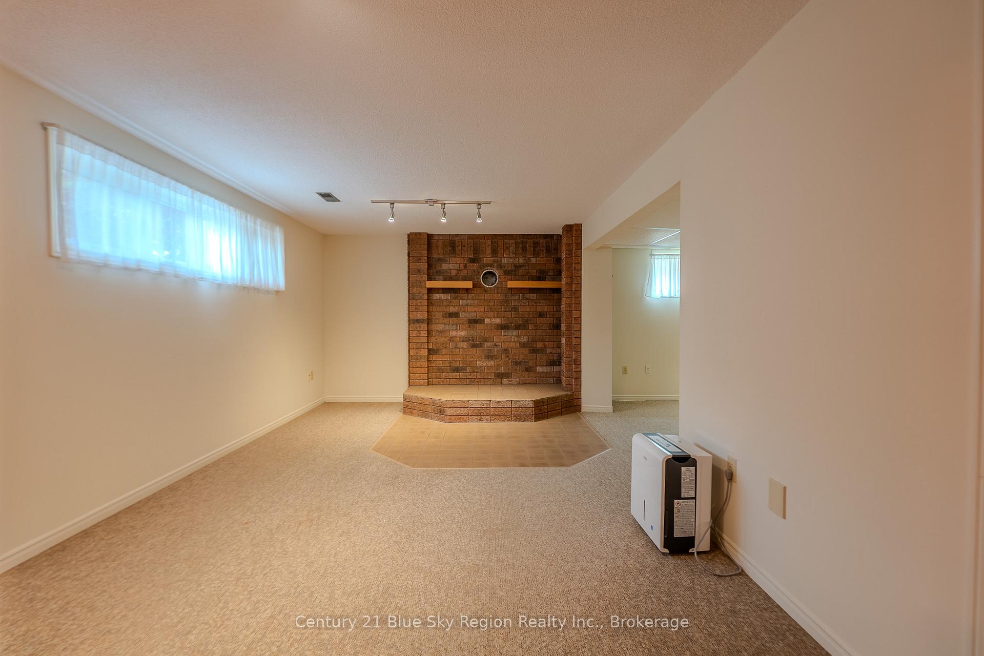 Photo 27 of 341 Pearce Street, North Bay, Airport — HOMEH