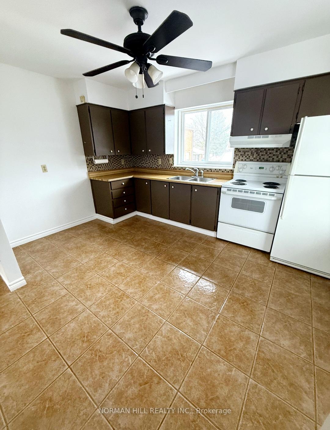 Photo 3 of Unit 2, 23 Queen Street, New Tecumseth, Alliston — HOMEH
