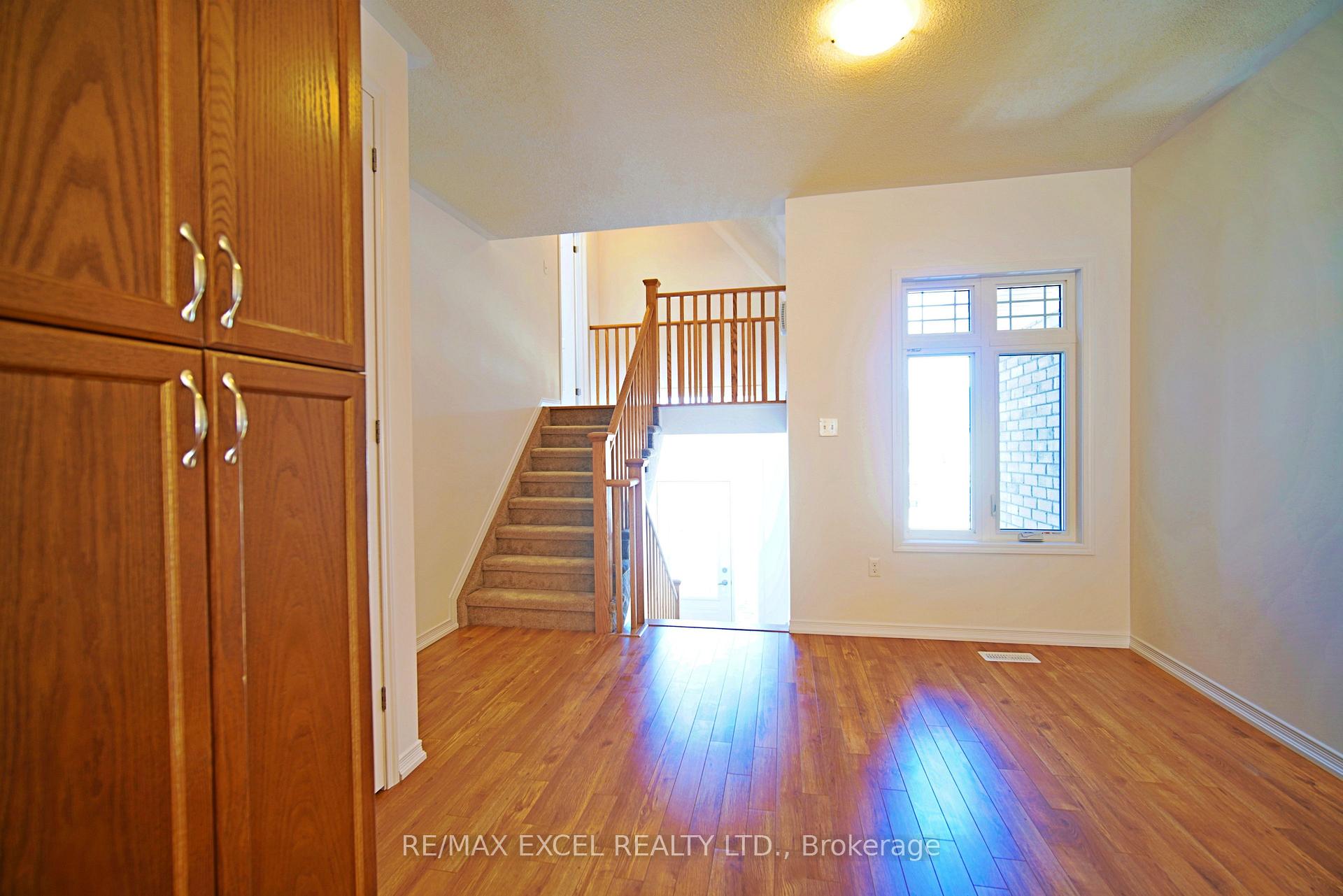 Photo 5 of 128 Isabella Drive, Orillia — HOMEH