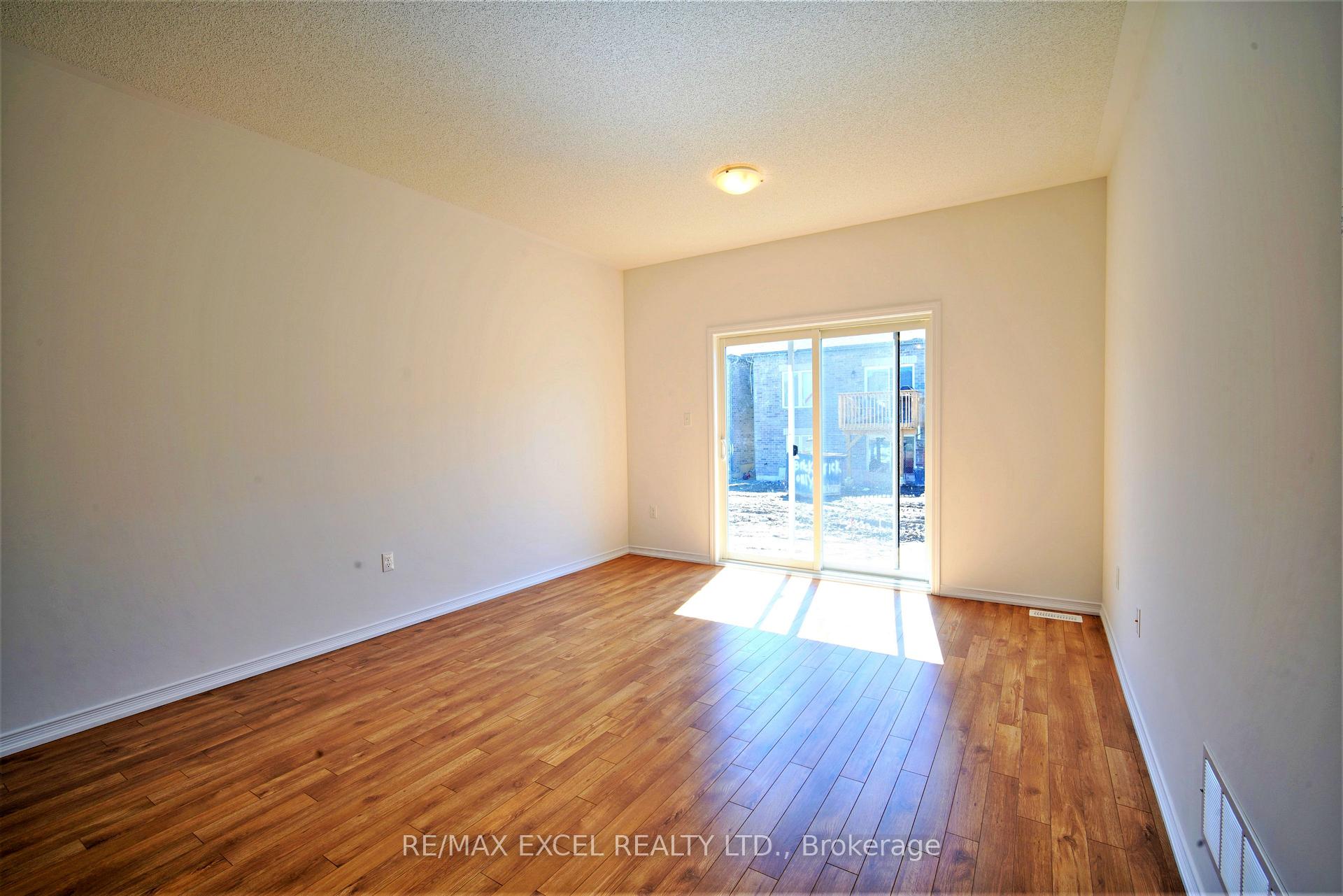 Photo 10 of 128 Isabella Drive, Orillia — HOMEH