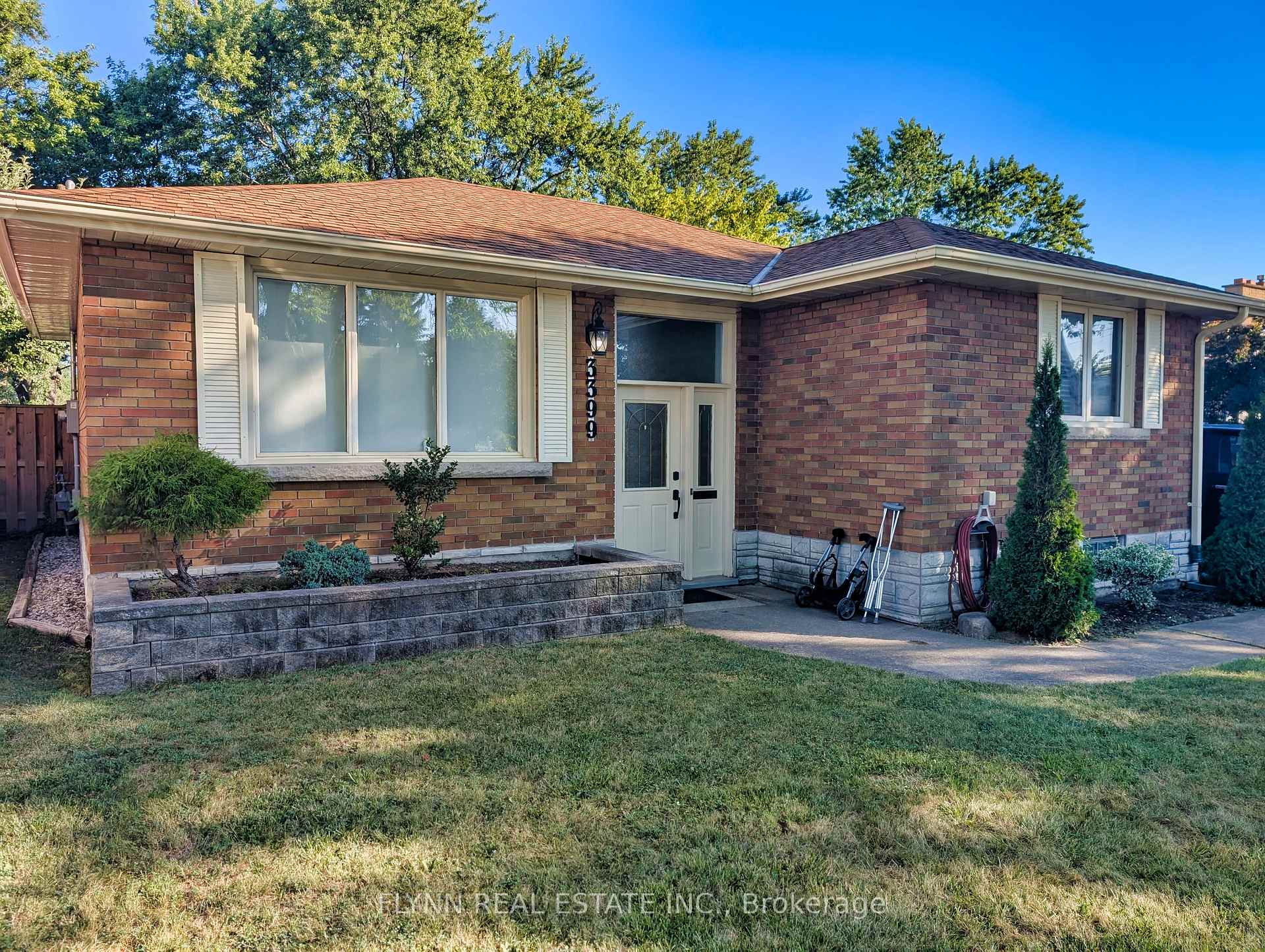Photo 2 of 3399 Cattell Drive, Niagara Falls, Chippawa — HOMEH