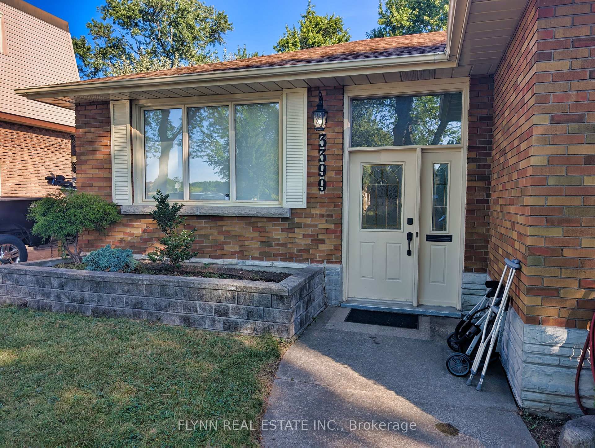 Photo 3 of 3399 Cattell Drive, Niagara Falls, Chippawa — HOMEH