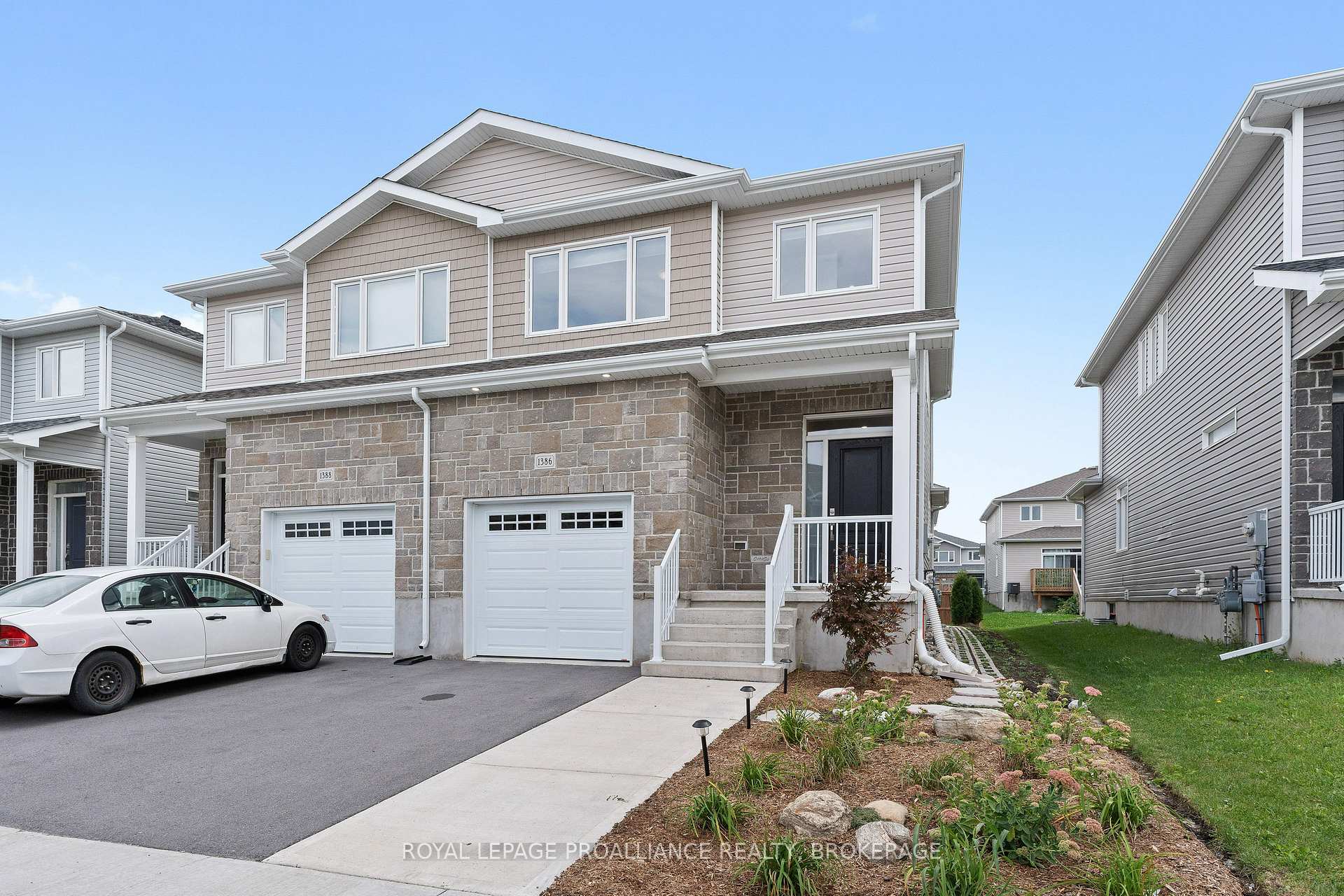 Photo 2 of 1386 Andersen Drive, Kingston, City Northwest — HOMEH