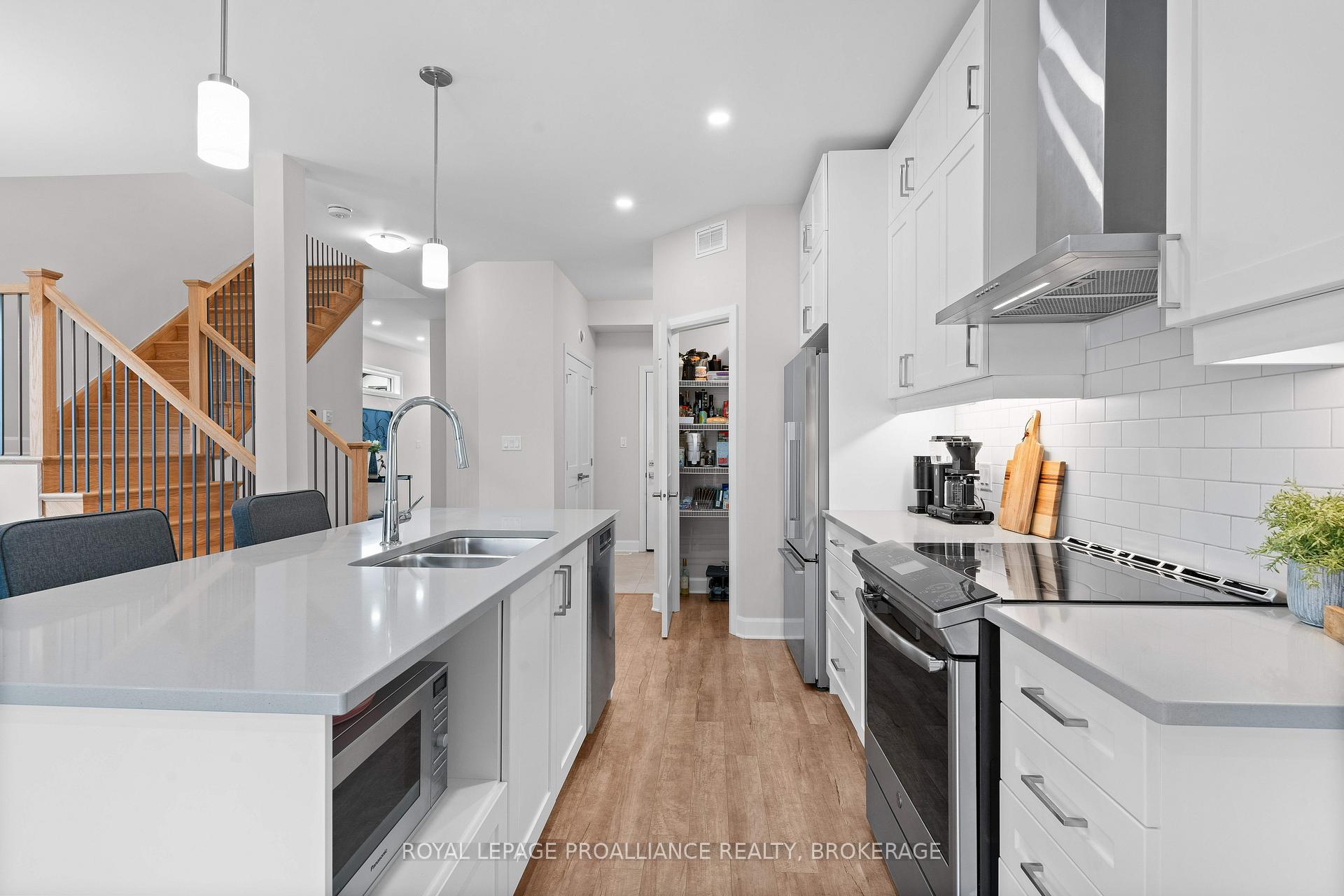 Photo 12 of 1386 Andersen Drive, Kingston, City Northwest — HOMEH