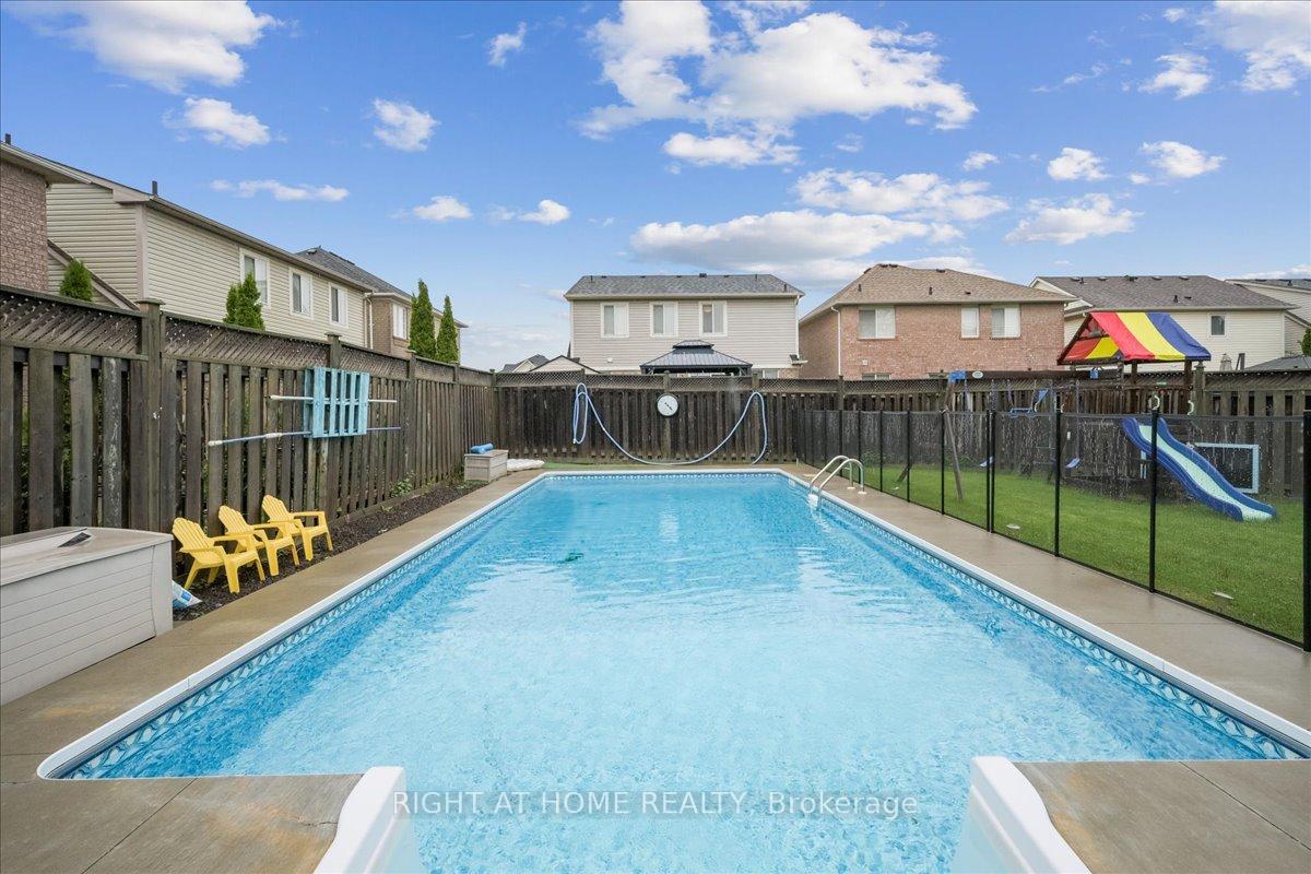 Photo 9 of 477 Farlow Crescent, Milton, Clarke — HOMEH