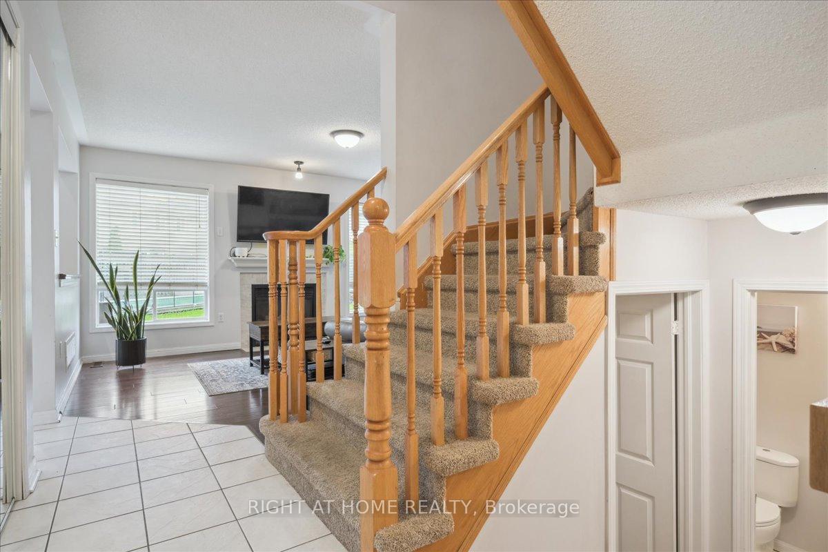 Photo 4 of 477 Farlow Crescent, Milton, Clarke — HOMEH