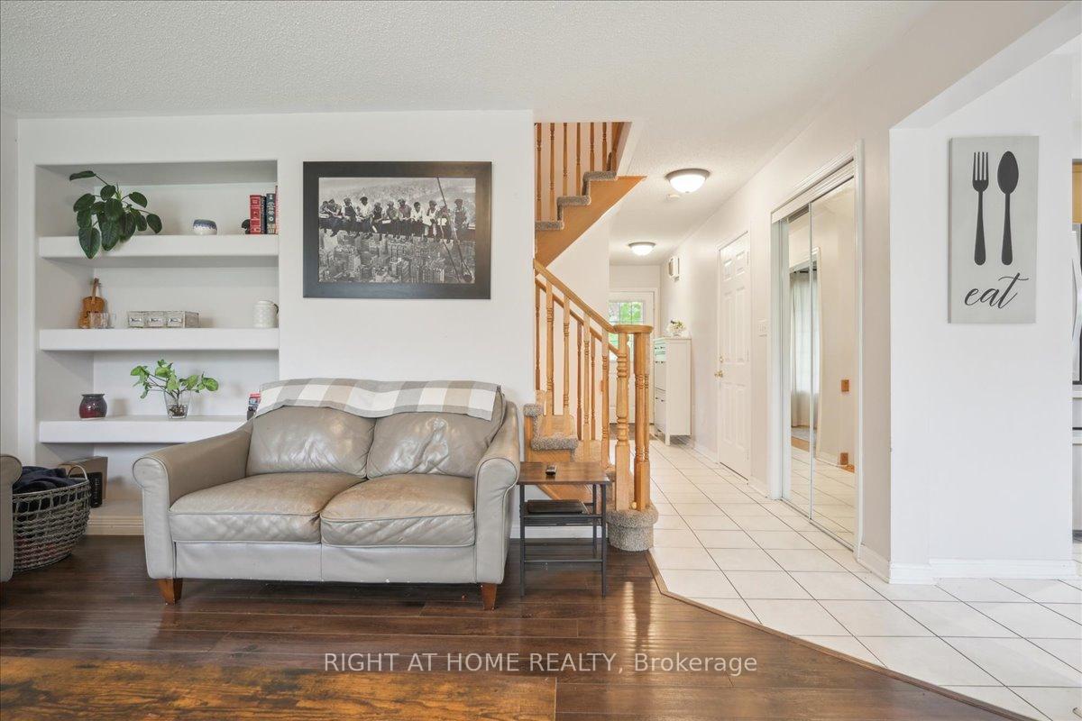 Photo 2 of 477 Farlow Crescent, Milton, Clarke — HOMEH