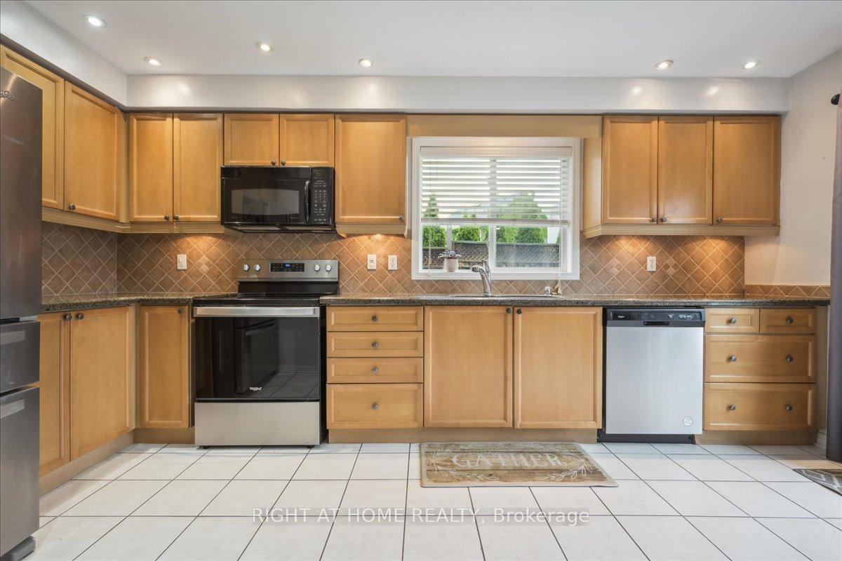 Photo 21 of 477 Farlow Crescent, Milton, Clarke — HOMEH