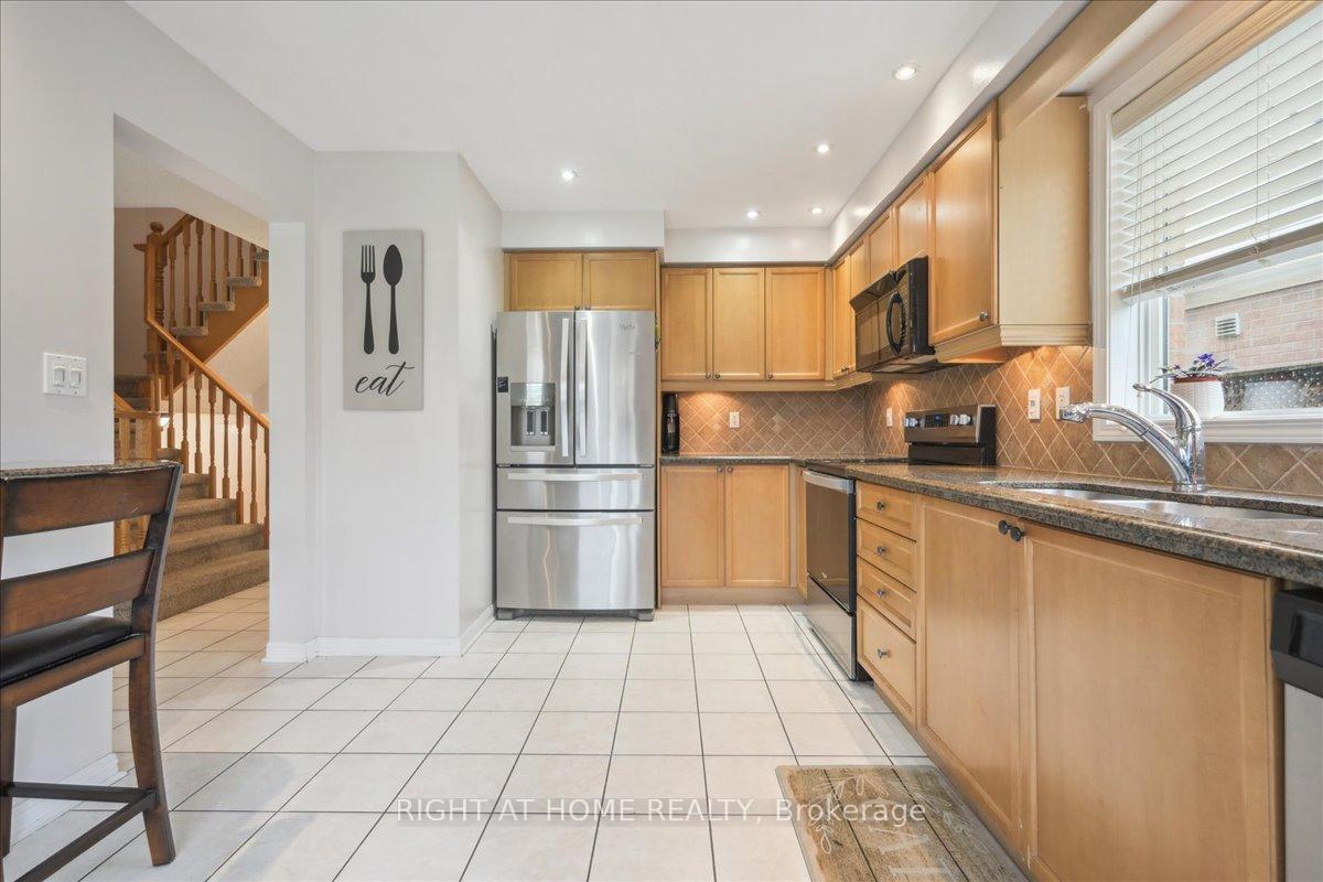 Photo 12 of 477 Farlow Crescent, Milton, Clarke — HOMEH