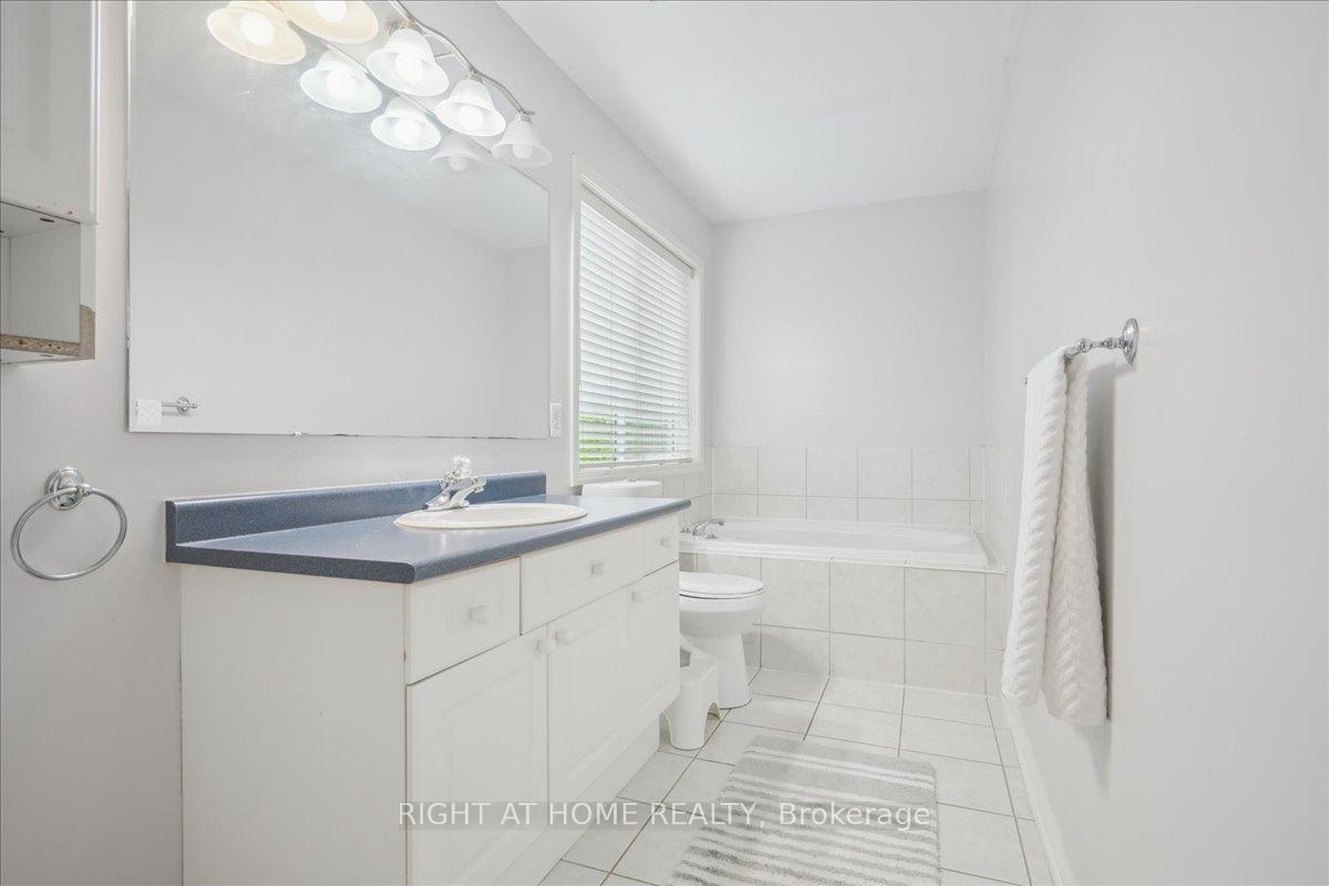 Photo 11 of 477 Farlow Crescent, Milton, Clarke — HOMEH
