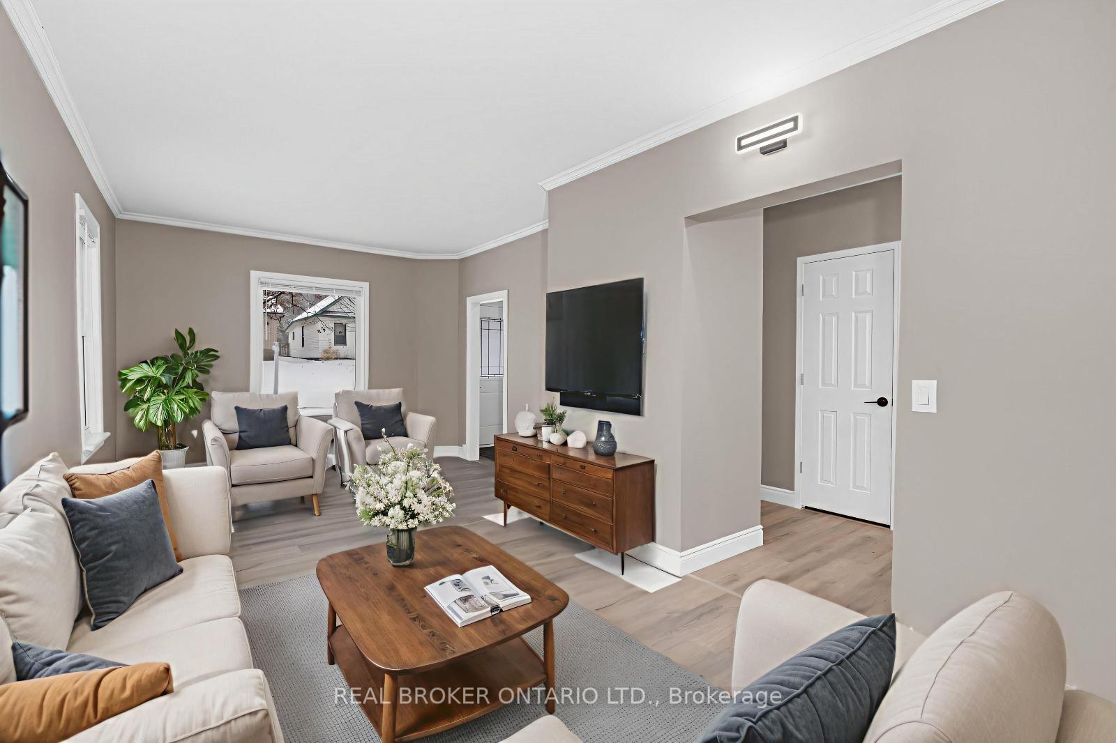 Photo 4 of 351 Arthur Street, Orillia — HOMEH
