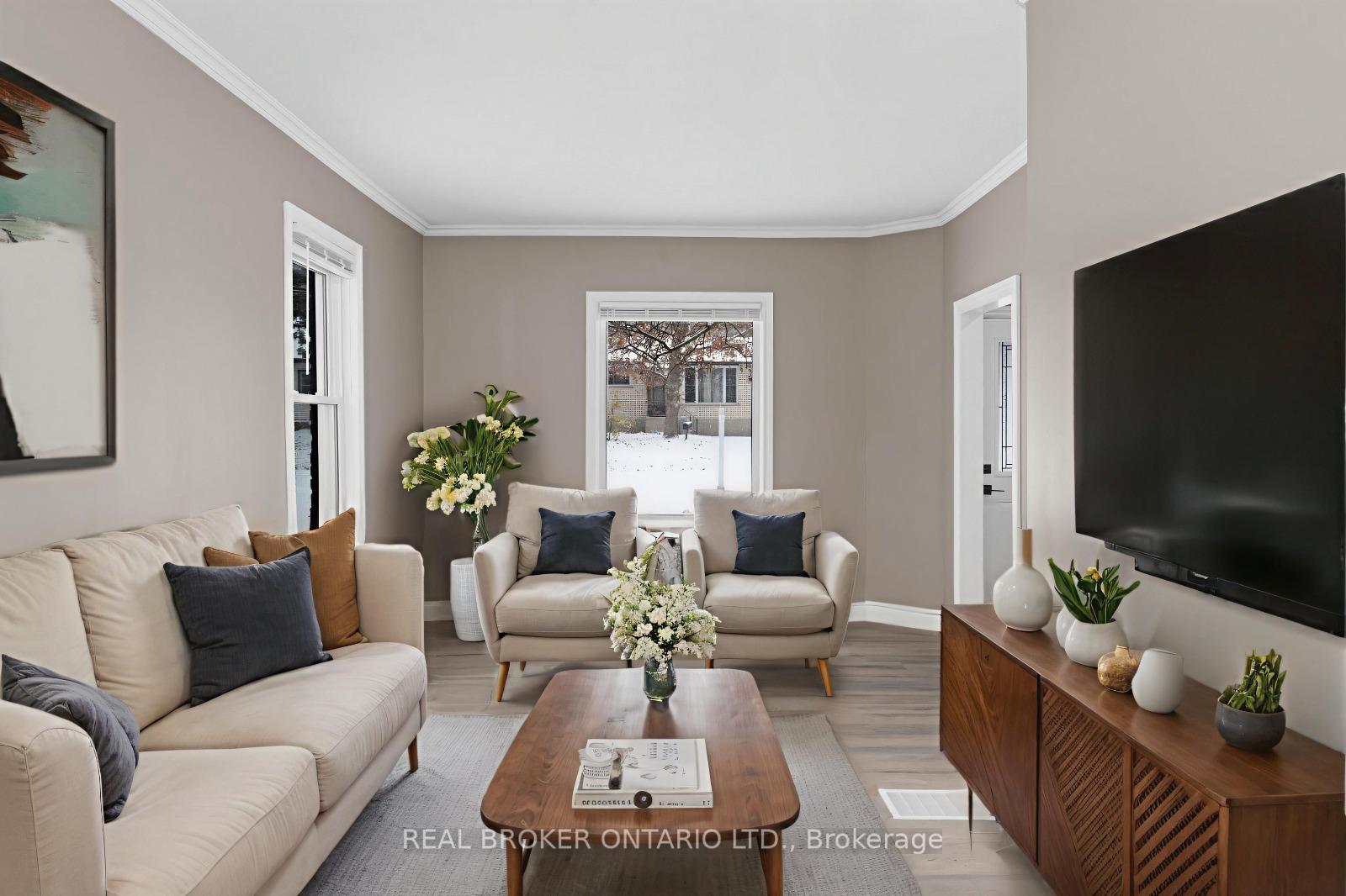 Photo 5 of 351 Arthur Street, Orillia — HOMEH